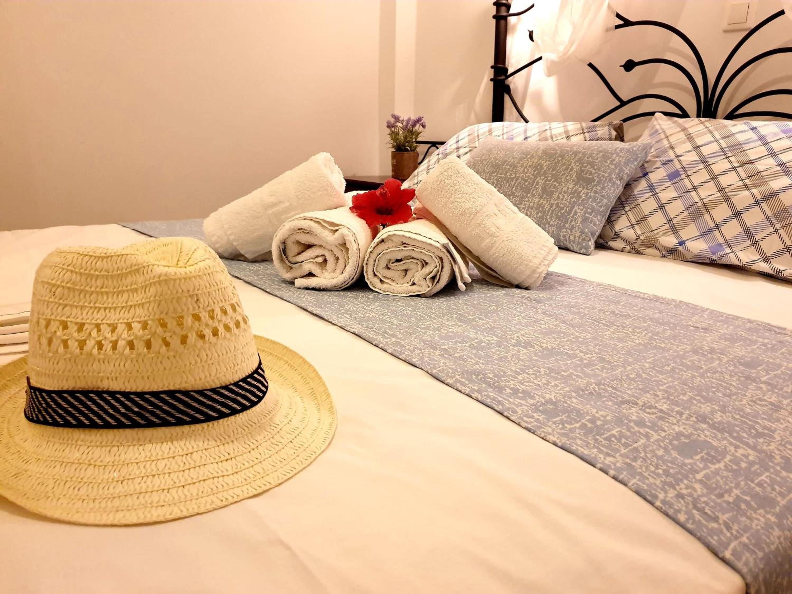 Standard Double Room - Photo 7