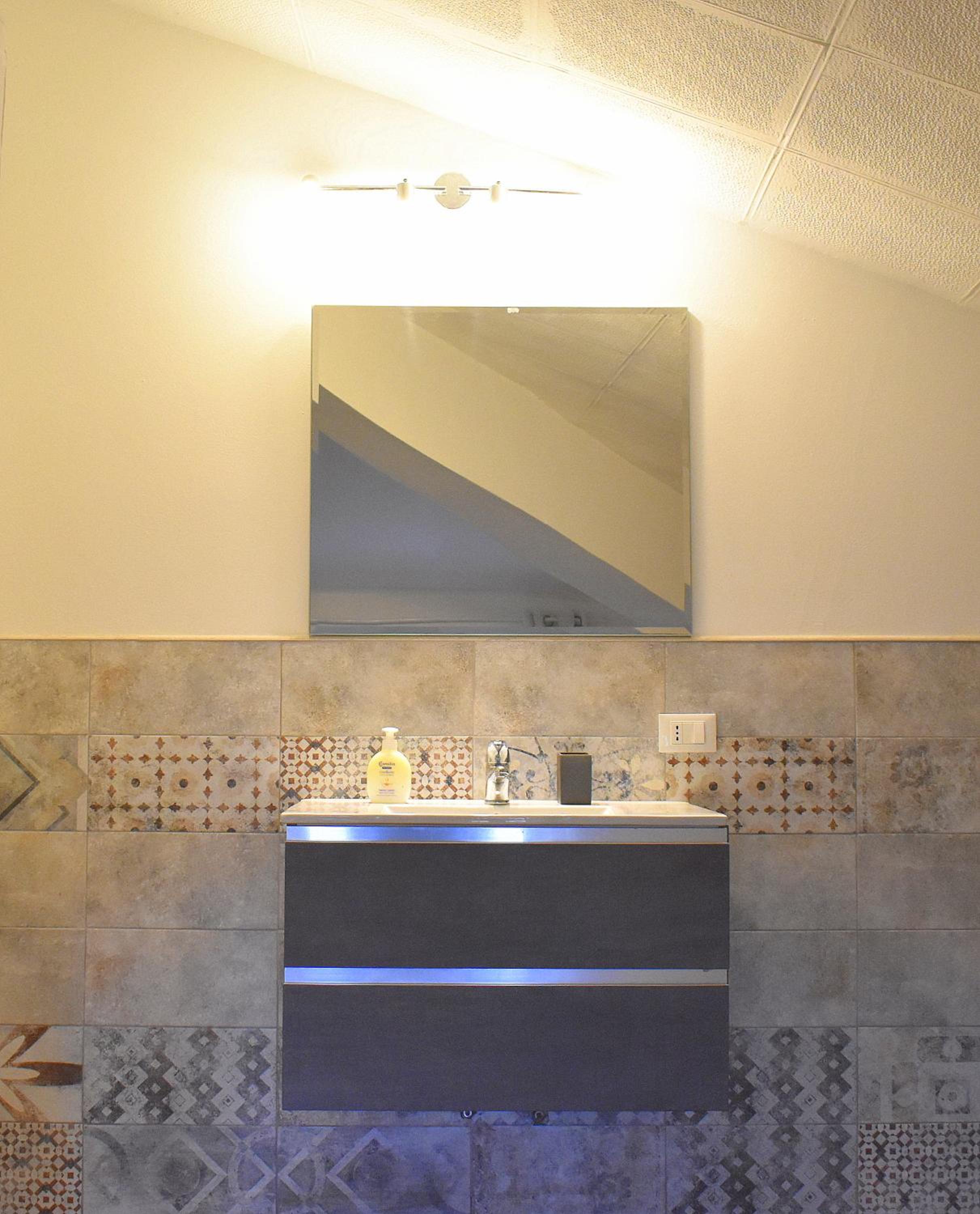 One-Bedroom House - Photo 7
