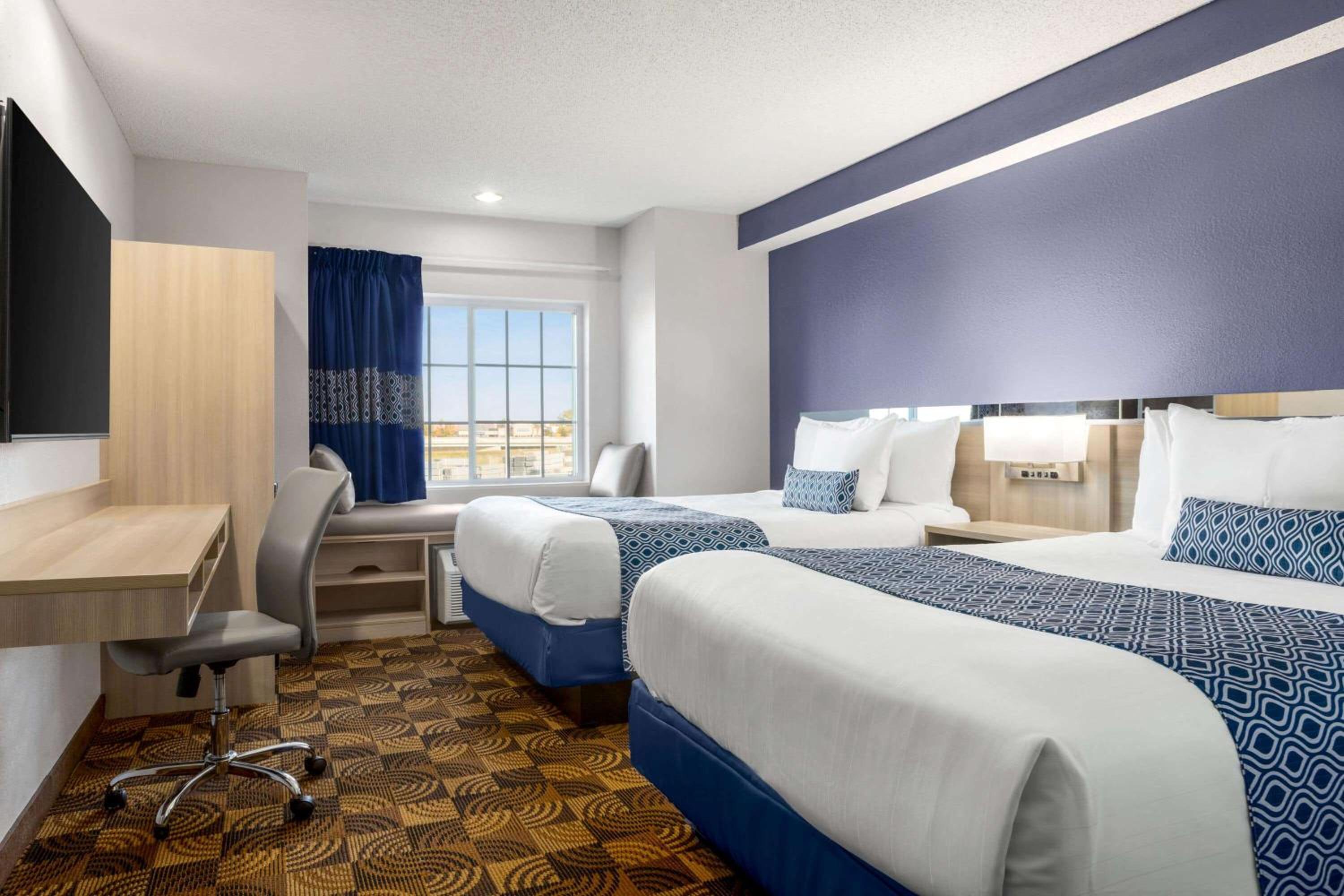 Queen Room with Two Queen Beds - Non-Smoking - Photo 1