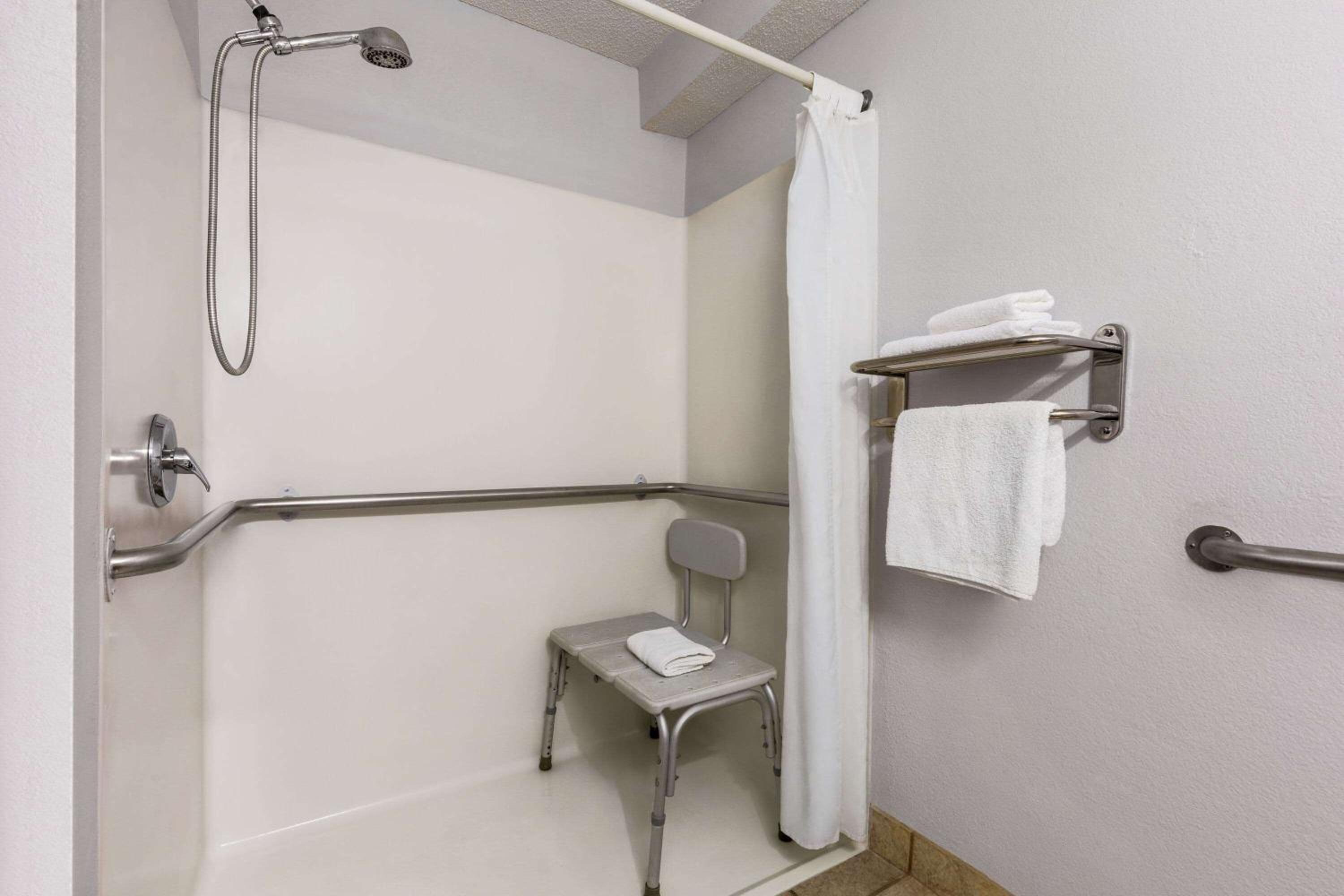 Queen Room - Disability Access/Non-Smoking - Photo 2