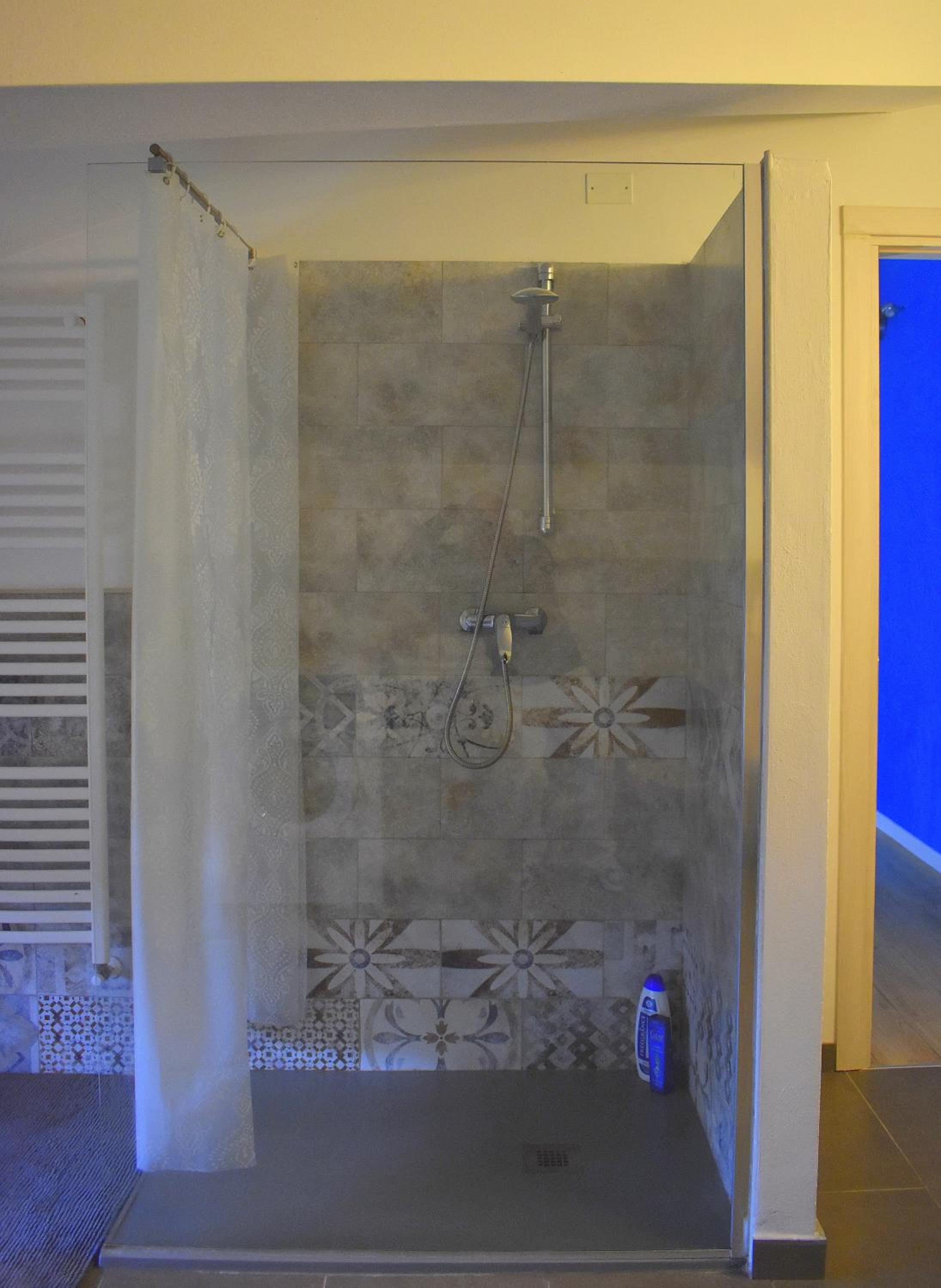 One-Bedroom House - Photo 2