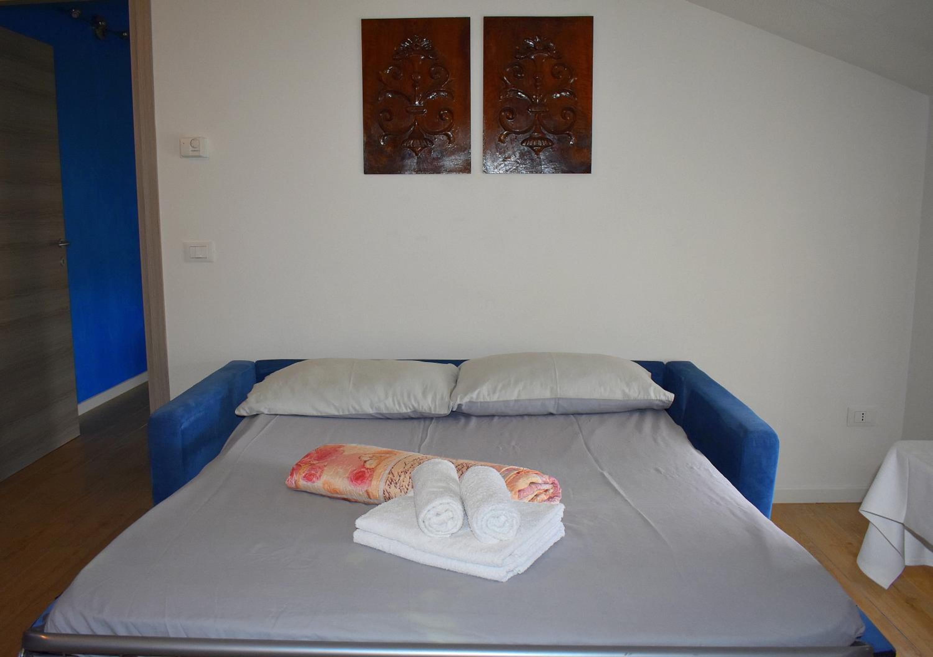 One-Bedroom House - Photo 25