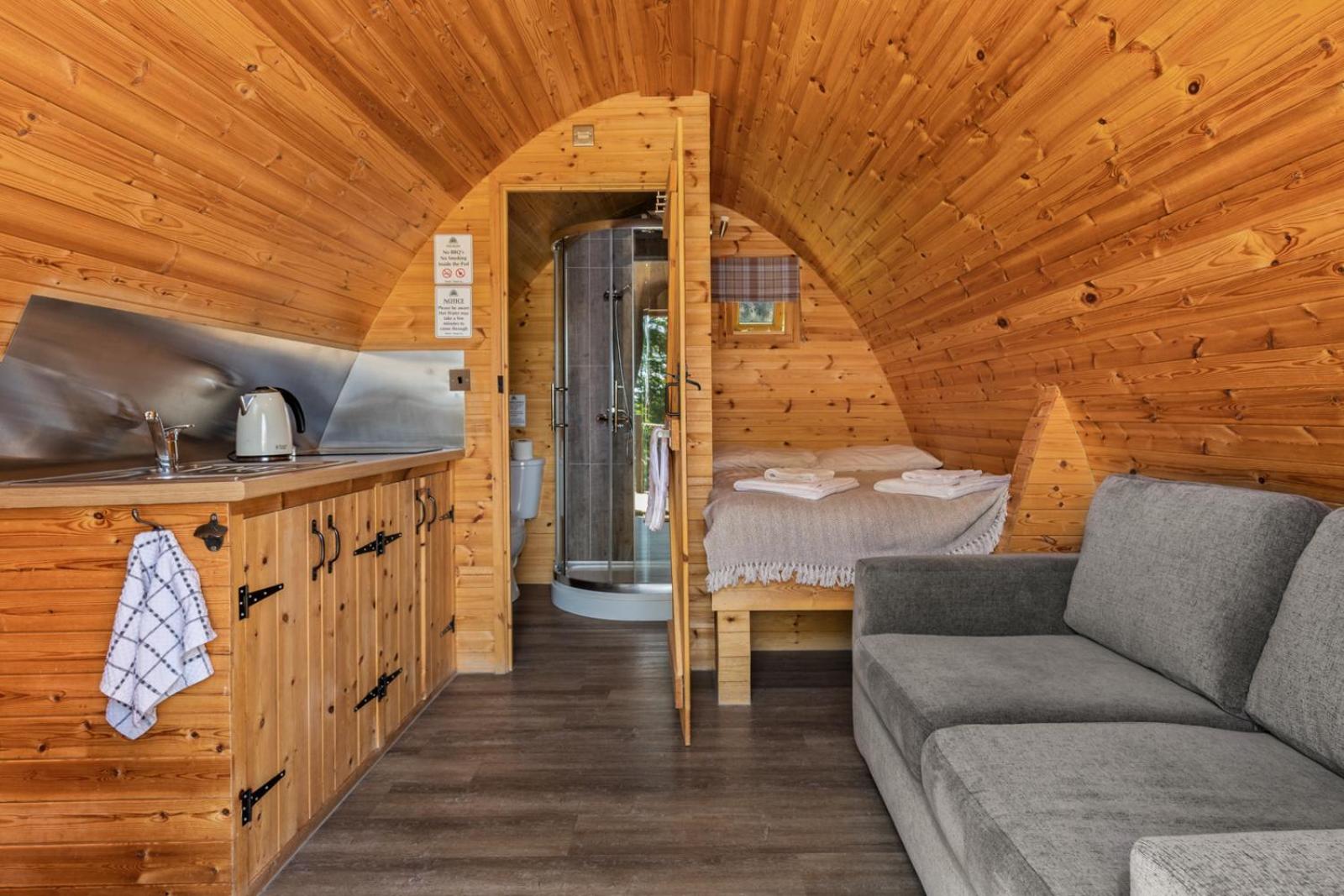 Double Room with Hot Tub - Photo 1