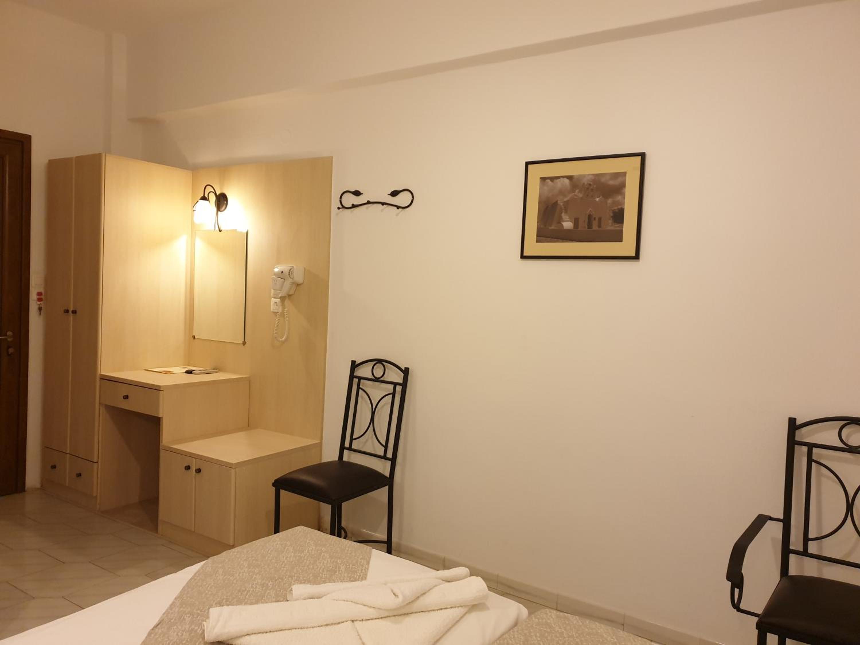 Double Room with Extra Bed - Photo 2
