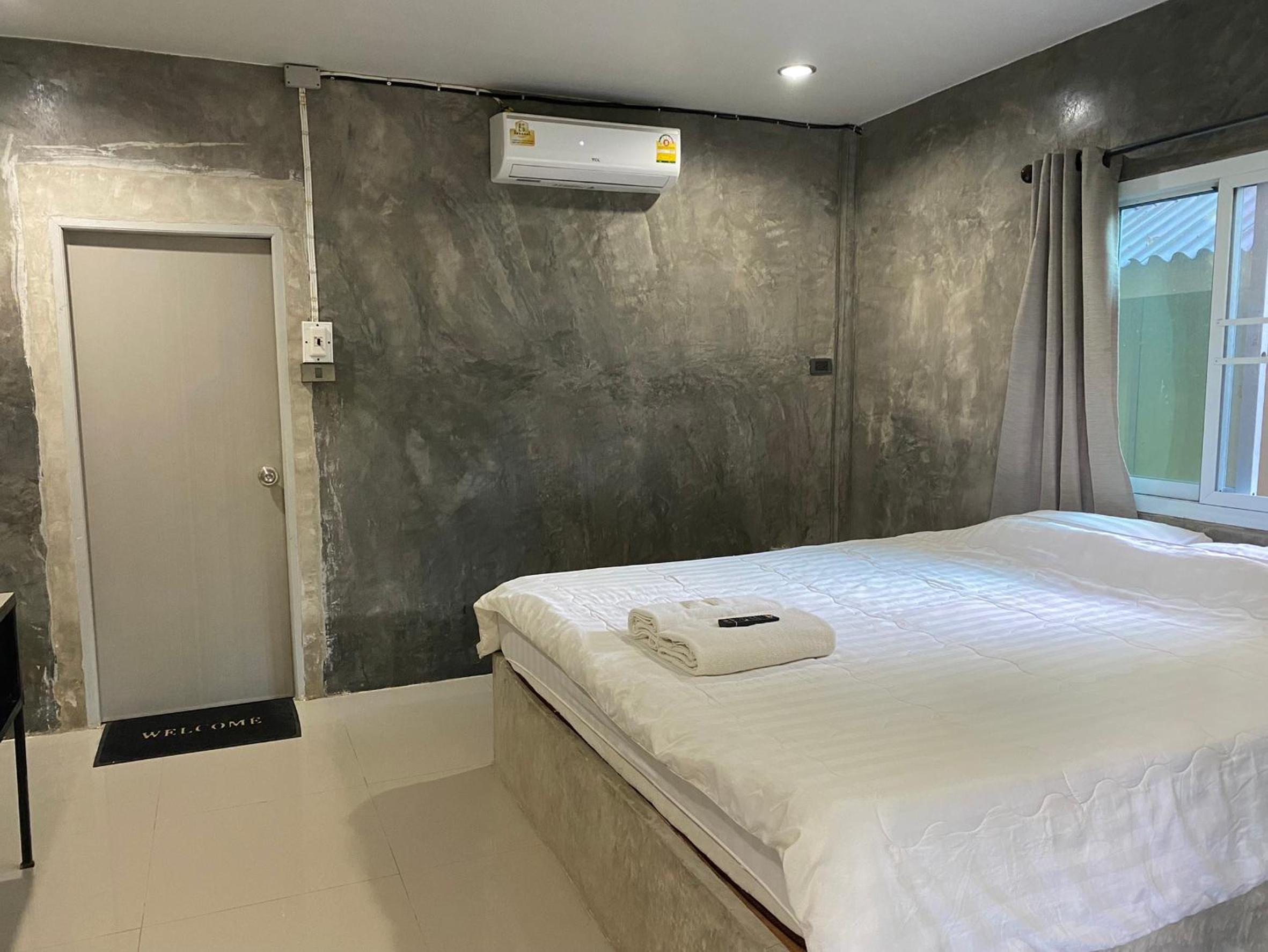 Deluxe Room - Photo 1