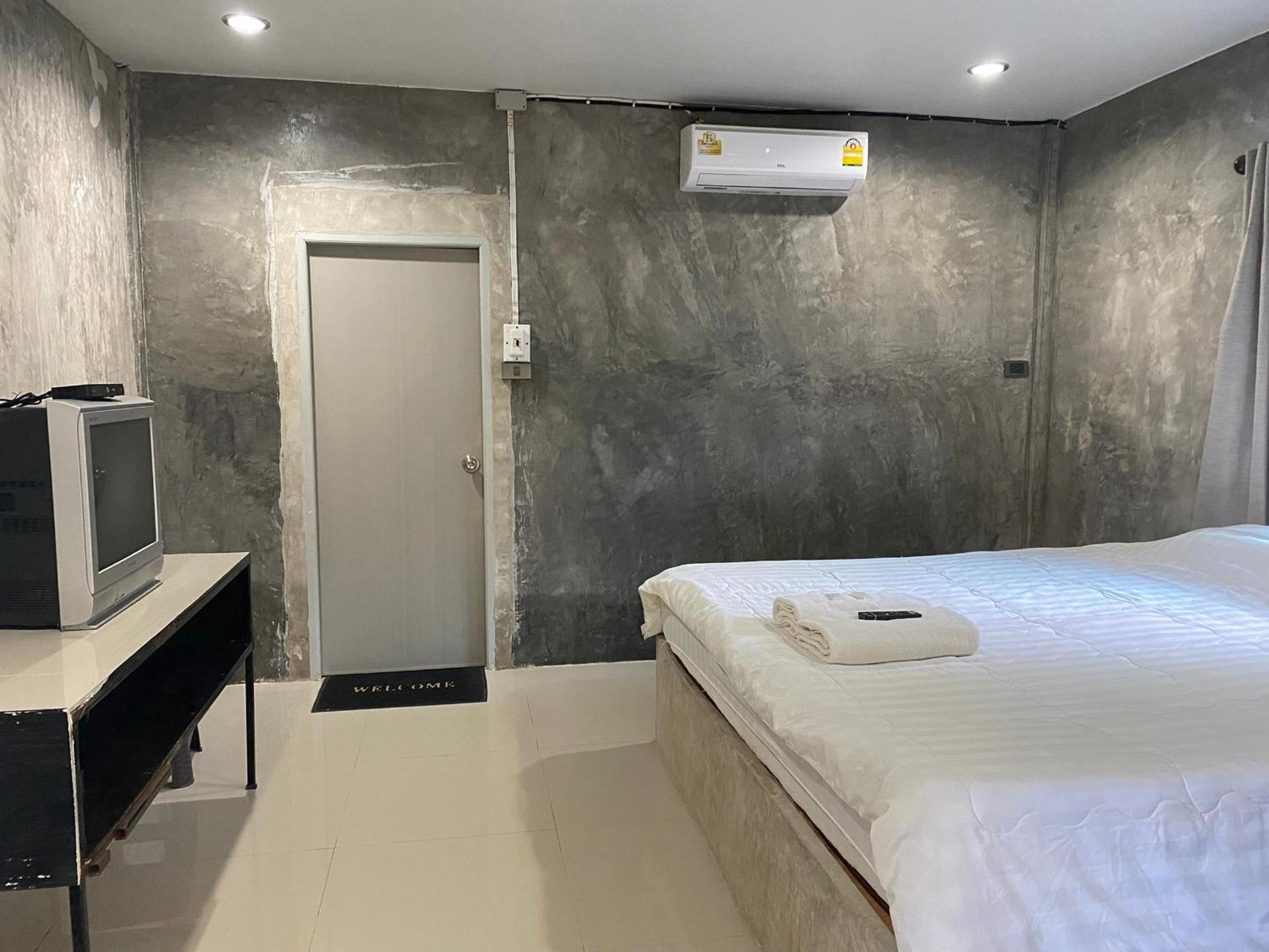 Deluxe Room - Photo 3