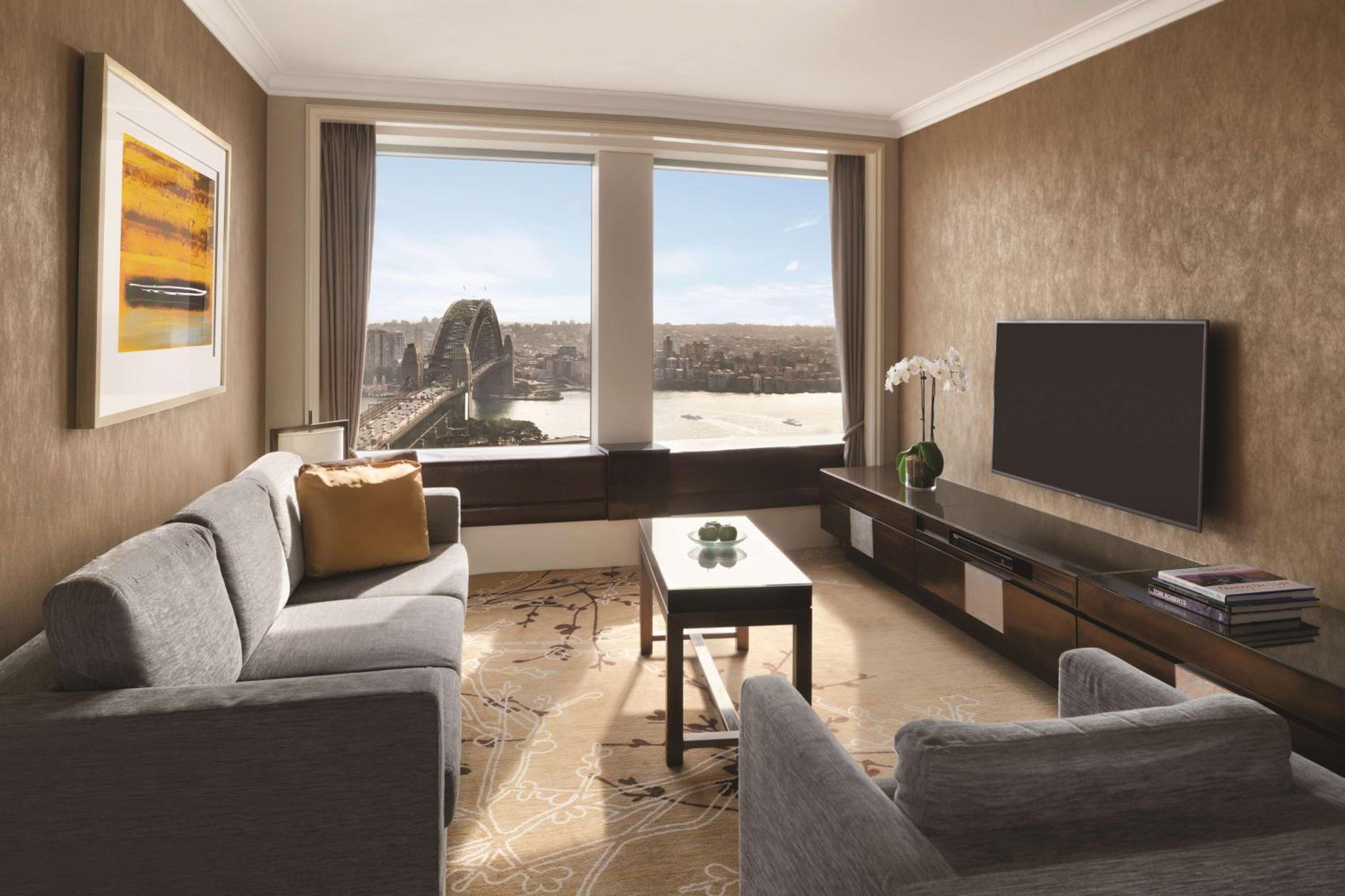 Executive Sydney Harbor Suite with Club Lounge Access