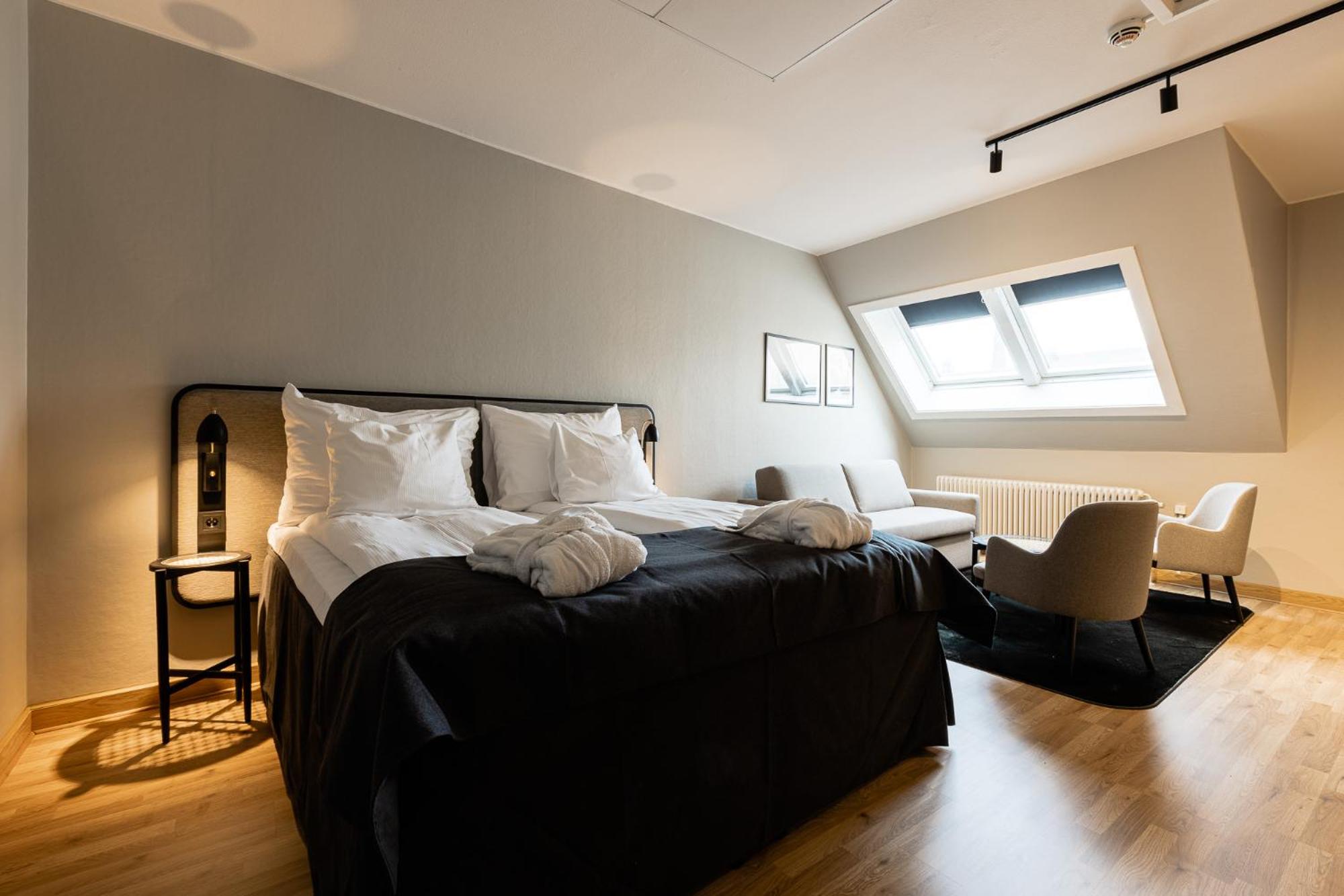 Deluxe Room - Photo 7