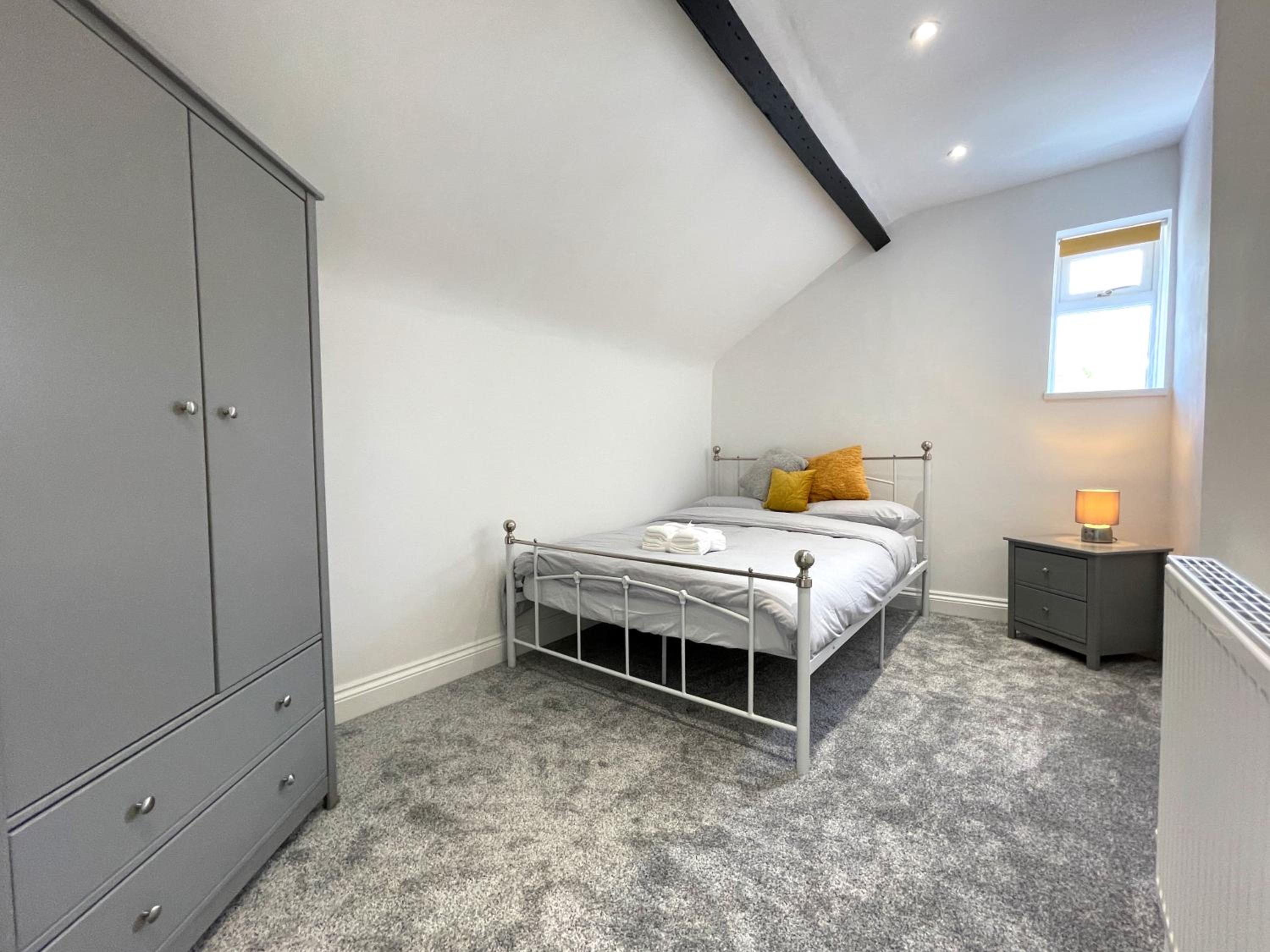 Three-Bedroom House - Photo 3