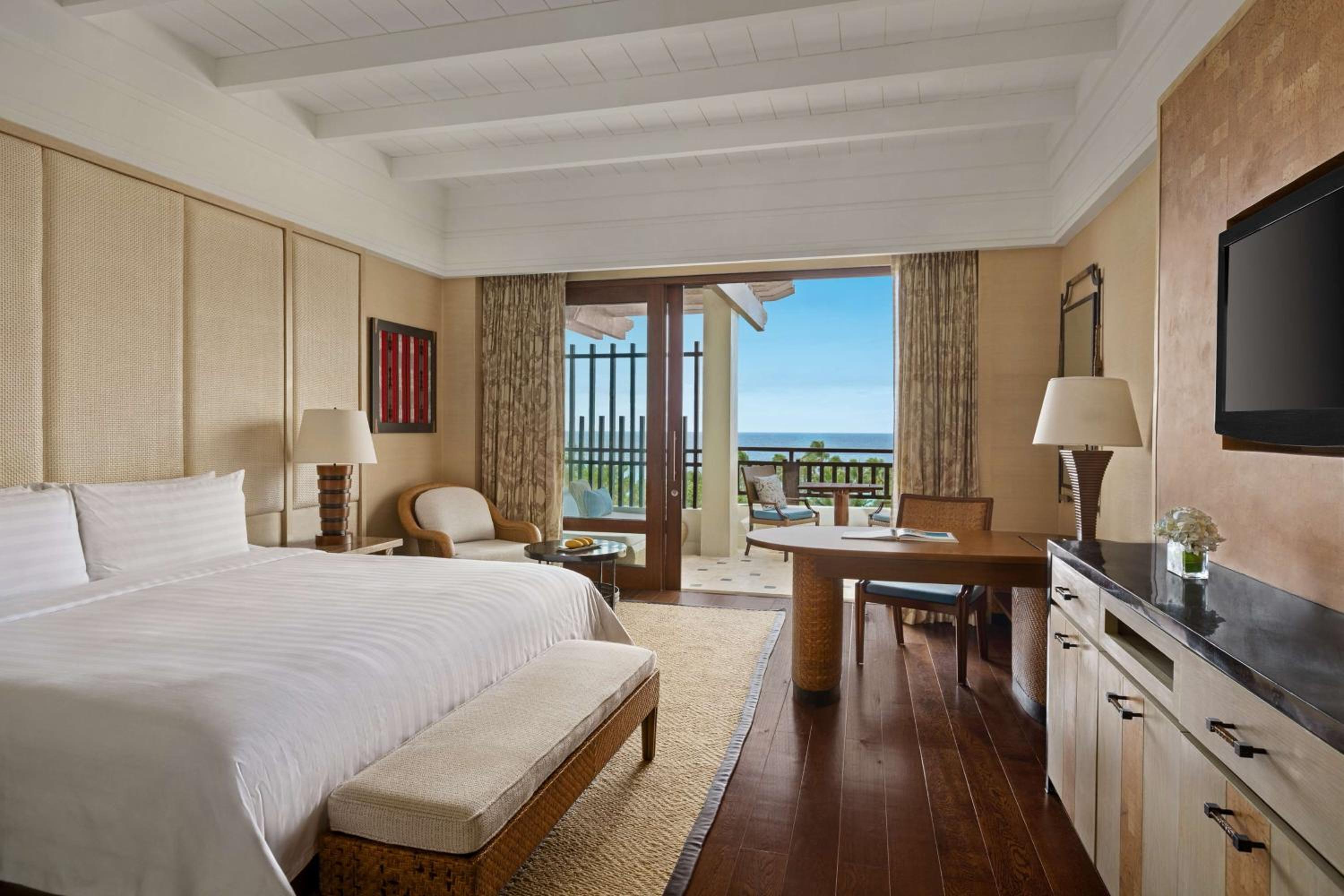 Deluxe Seaview Room with Free Roundtrip Caticlan Airport Transfers - Photo 1