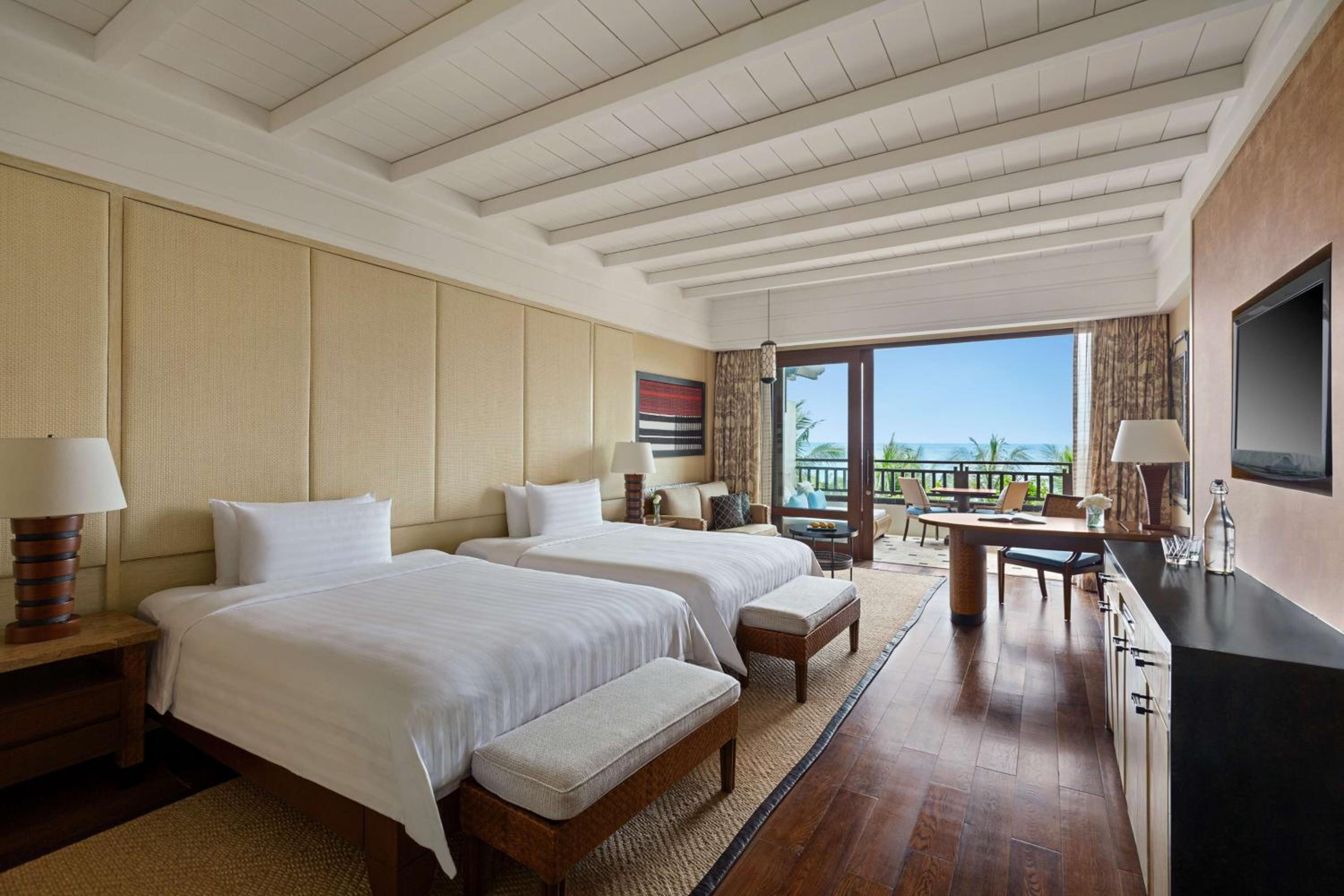 Premier Family Seaview Room with Free Roundtrip Caticlan Airport Transfers - Photo 1