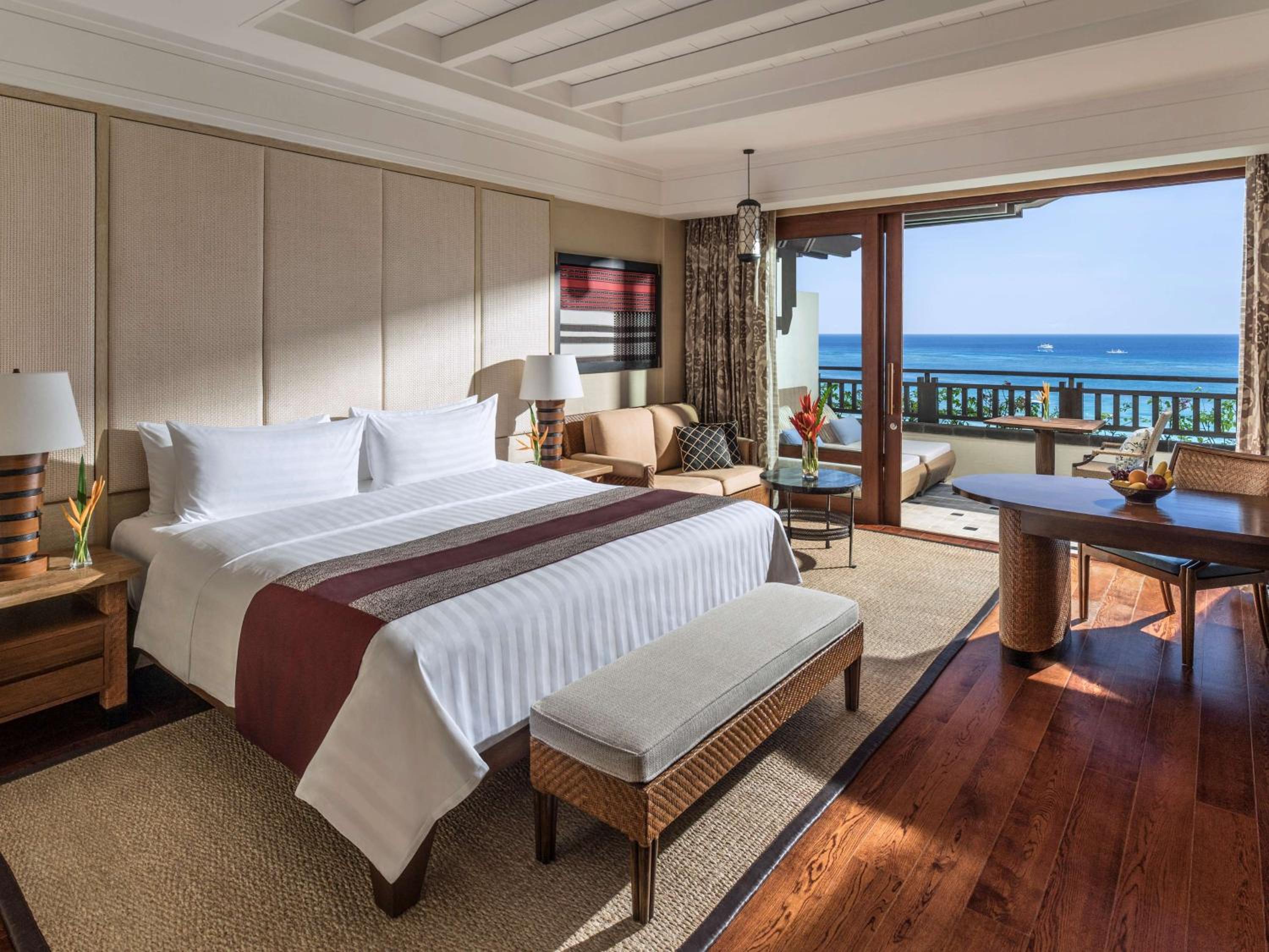 Premier Seaview King Room with Free Roundtrip Caticlan Airport Transfers - Photo 7