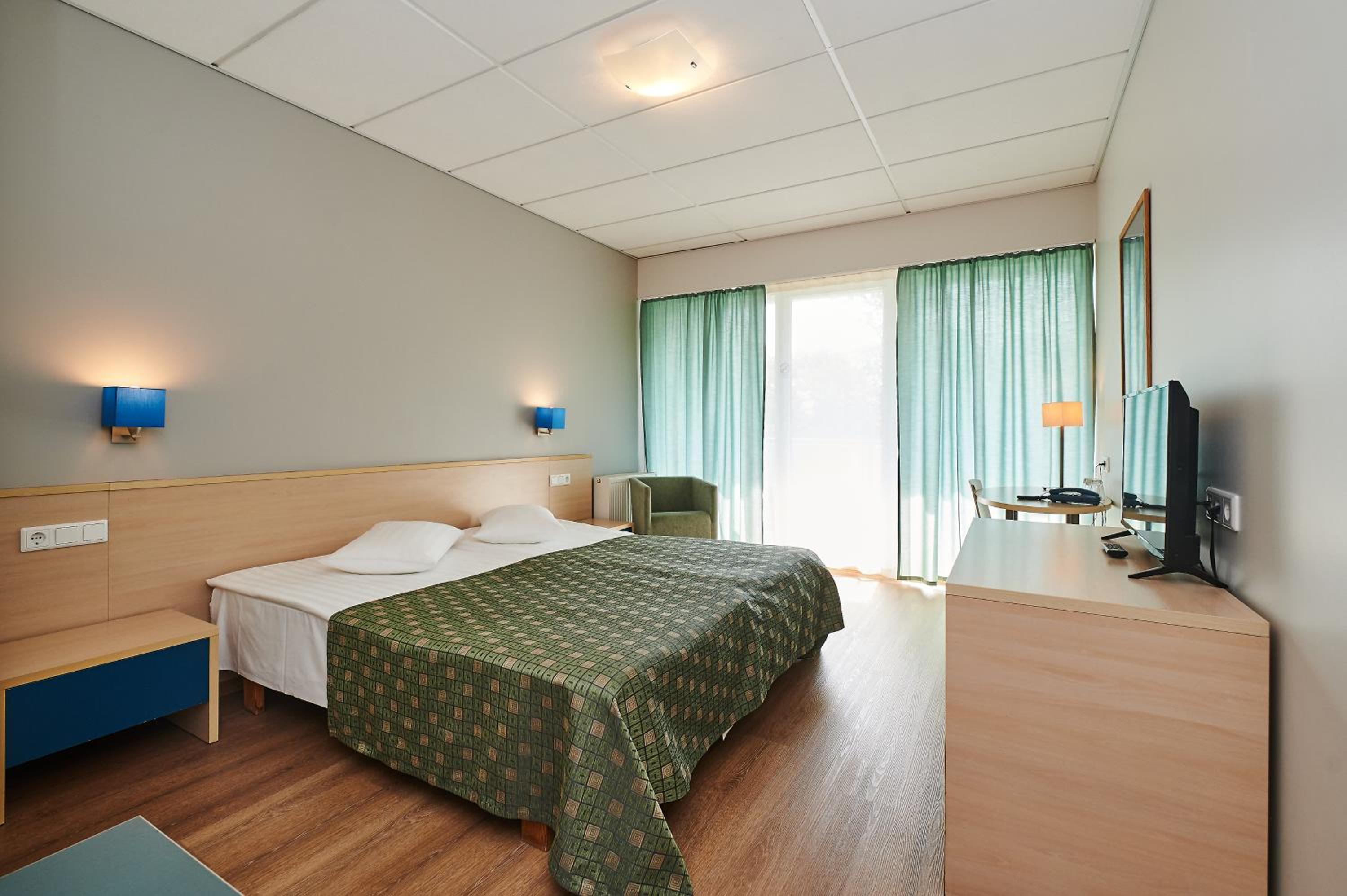 Standard Twin Room with Spa Access  - Photo 1
