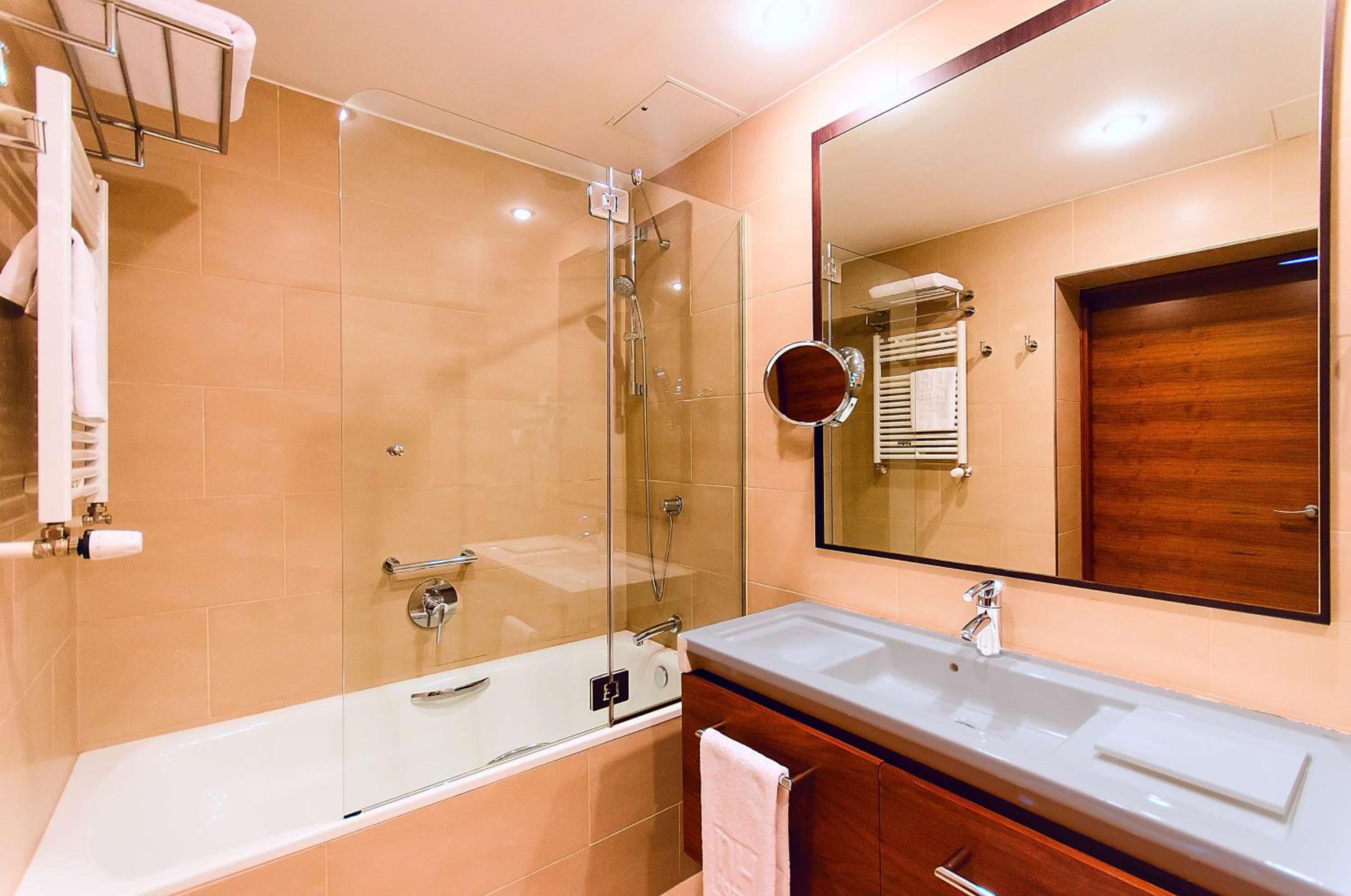 Standard Double or Twin Room - Photo 7