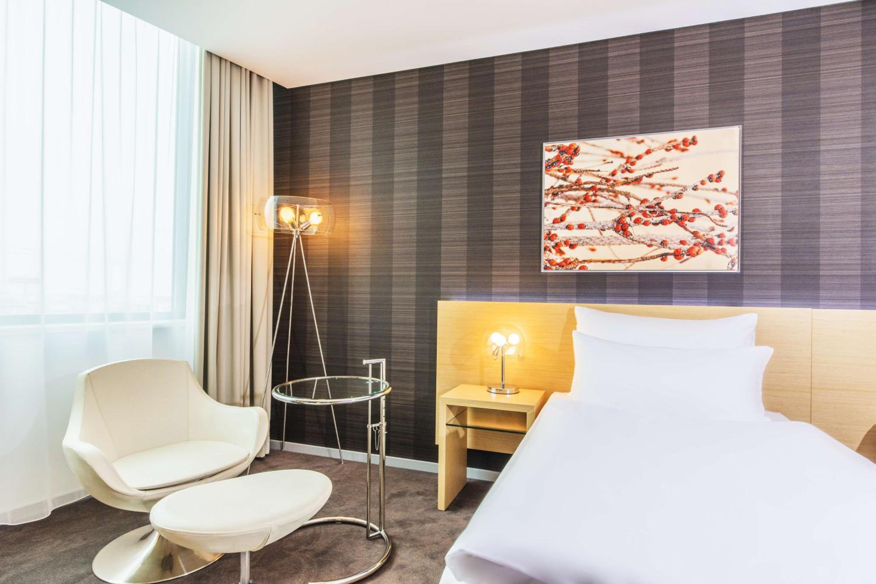 Standard Double or Twin Room - Photo 8