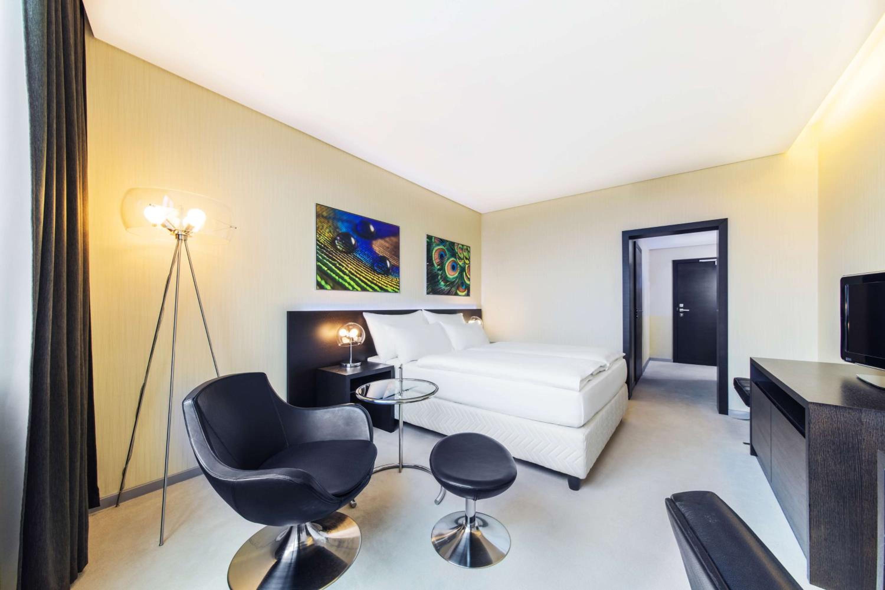 Standard Double or Twin Room - Photo 9