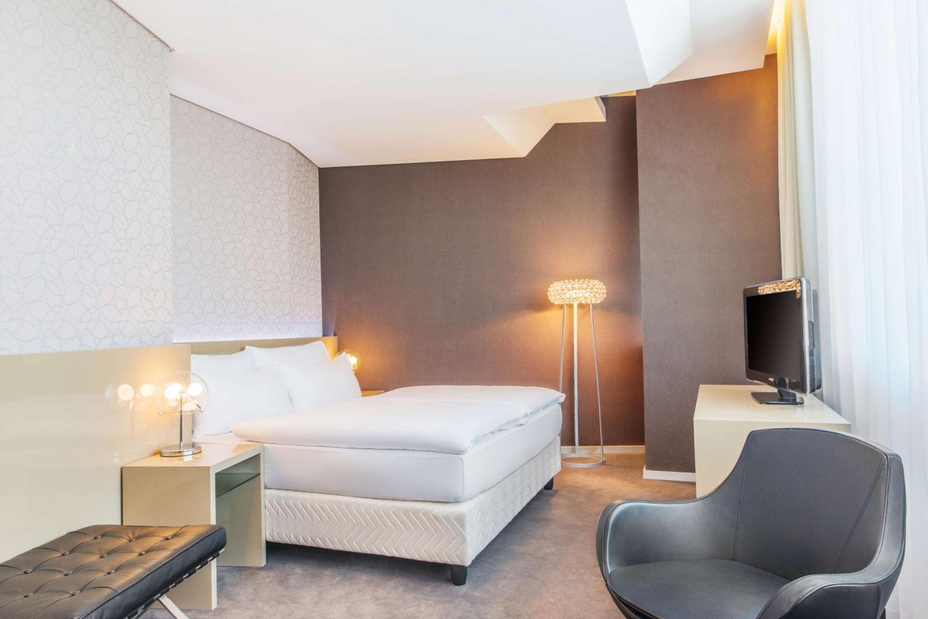 Suite - Photo 19