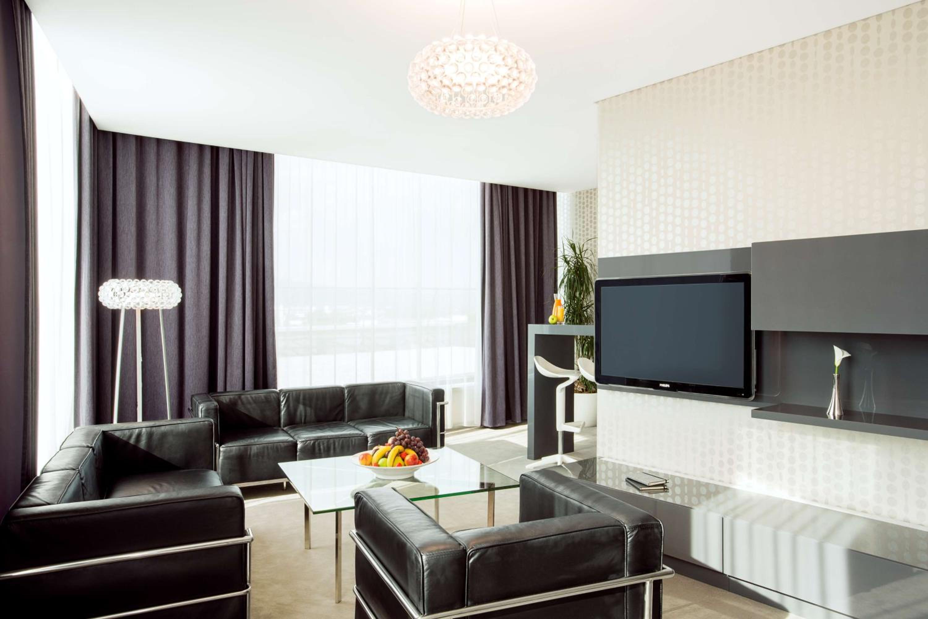 Suite - Photo 2