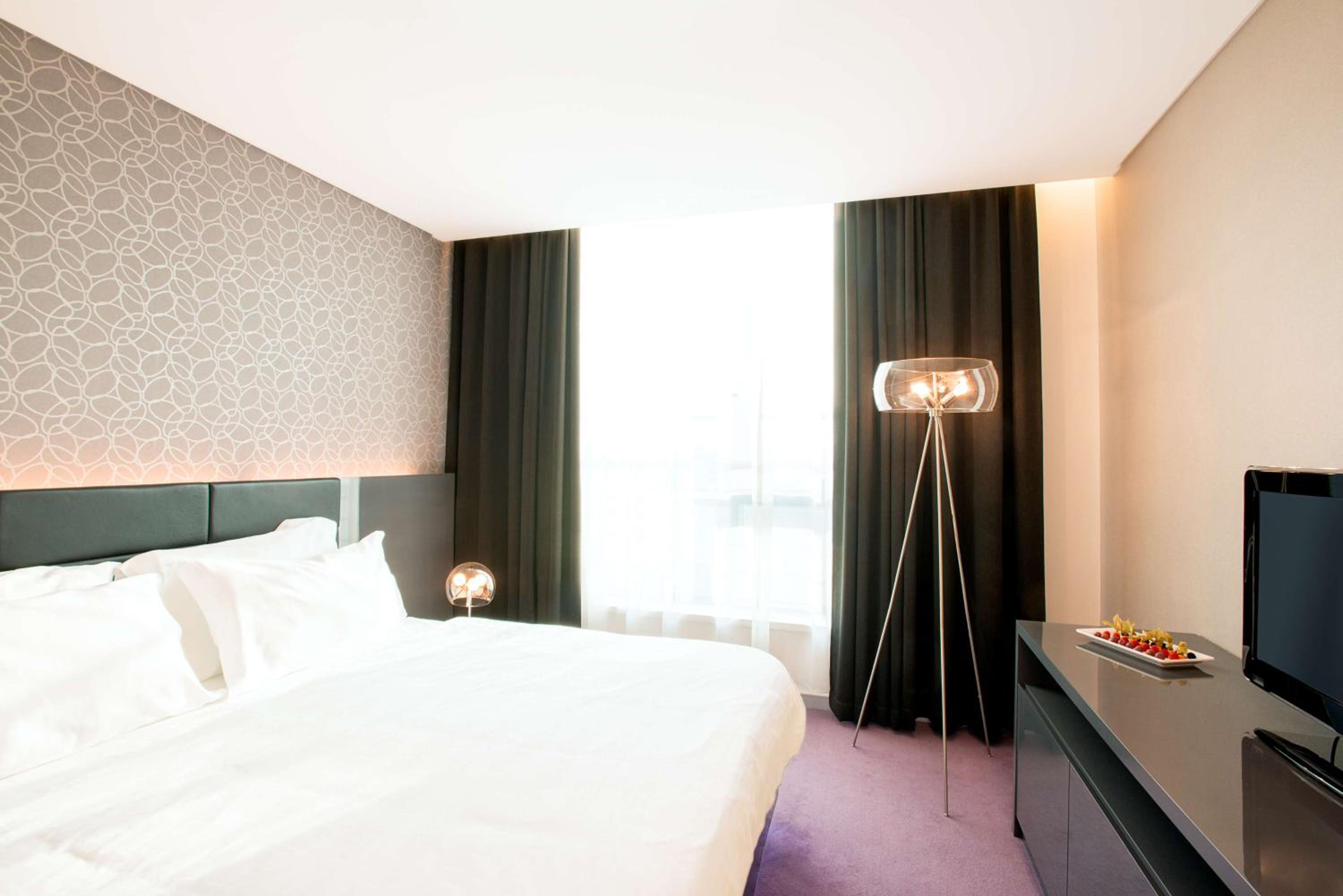 Suite - Photo 20