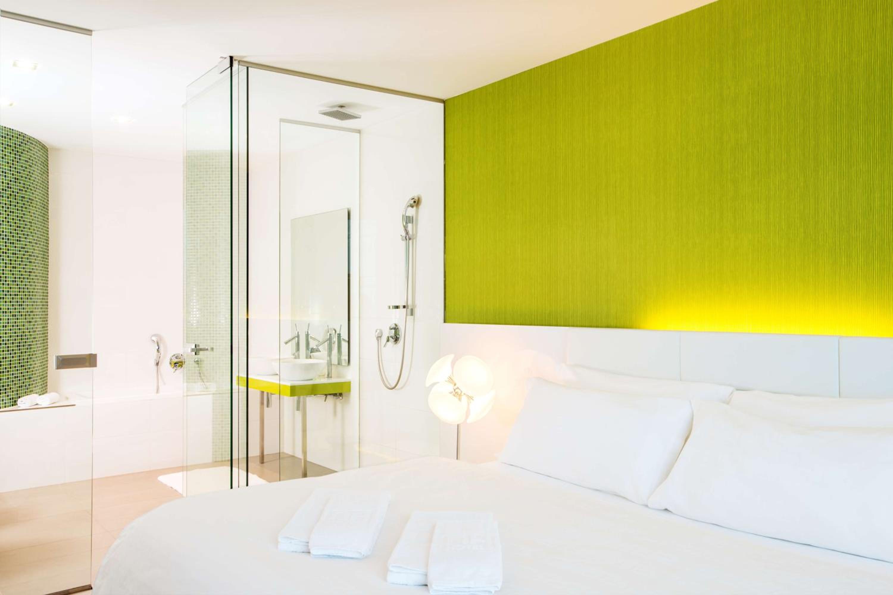 Suite - Photo 10