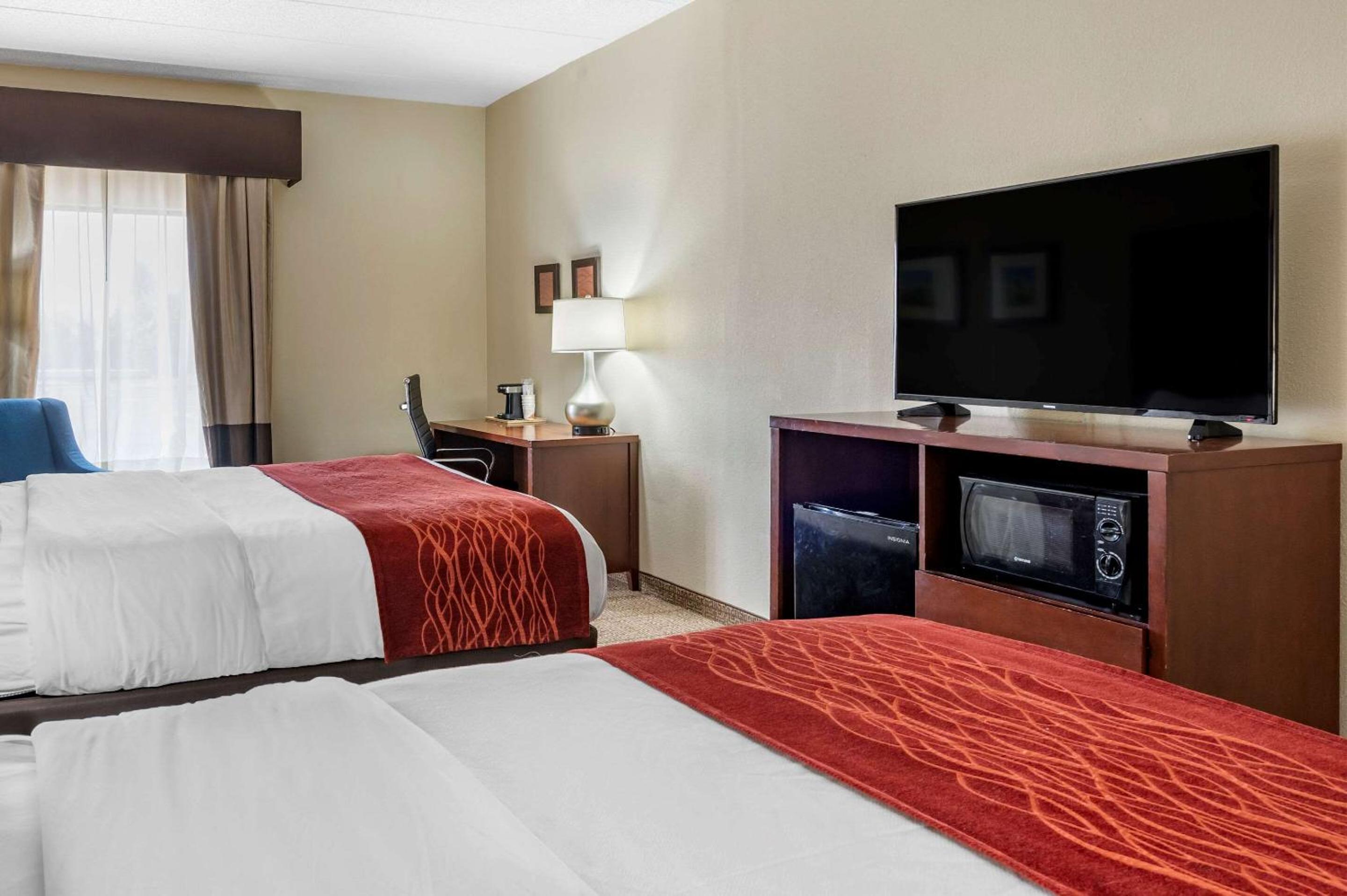 Standard Queen Room with Two Queen Beds - Non-Smoking - Photo 2