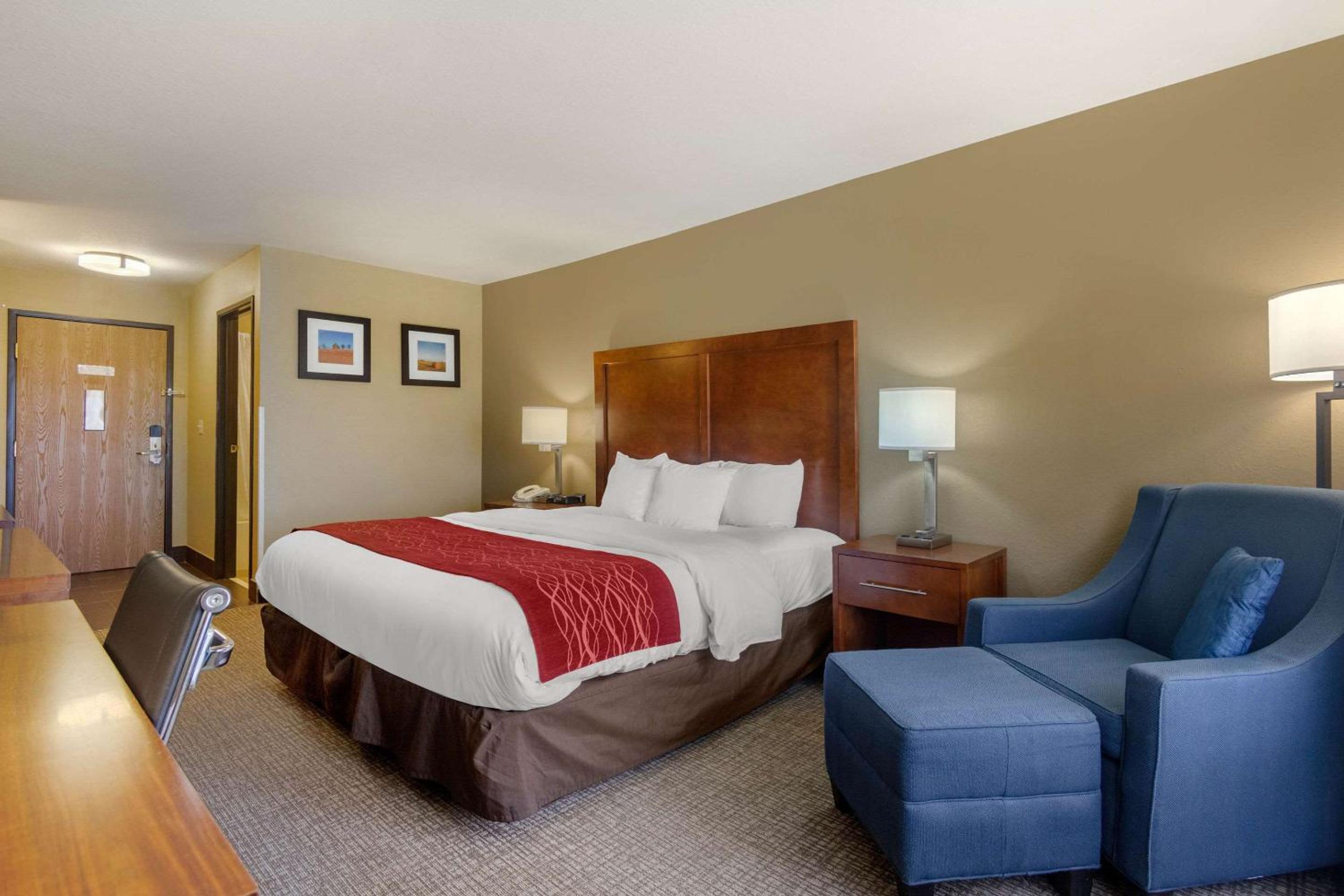 King Room - Non-Smoking - Photo 3