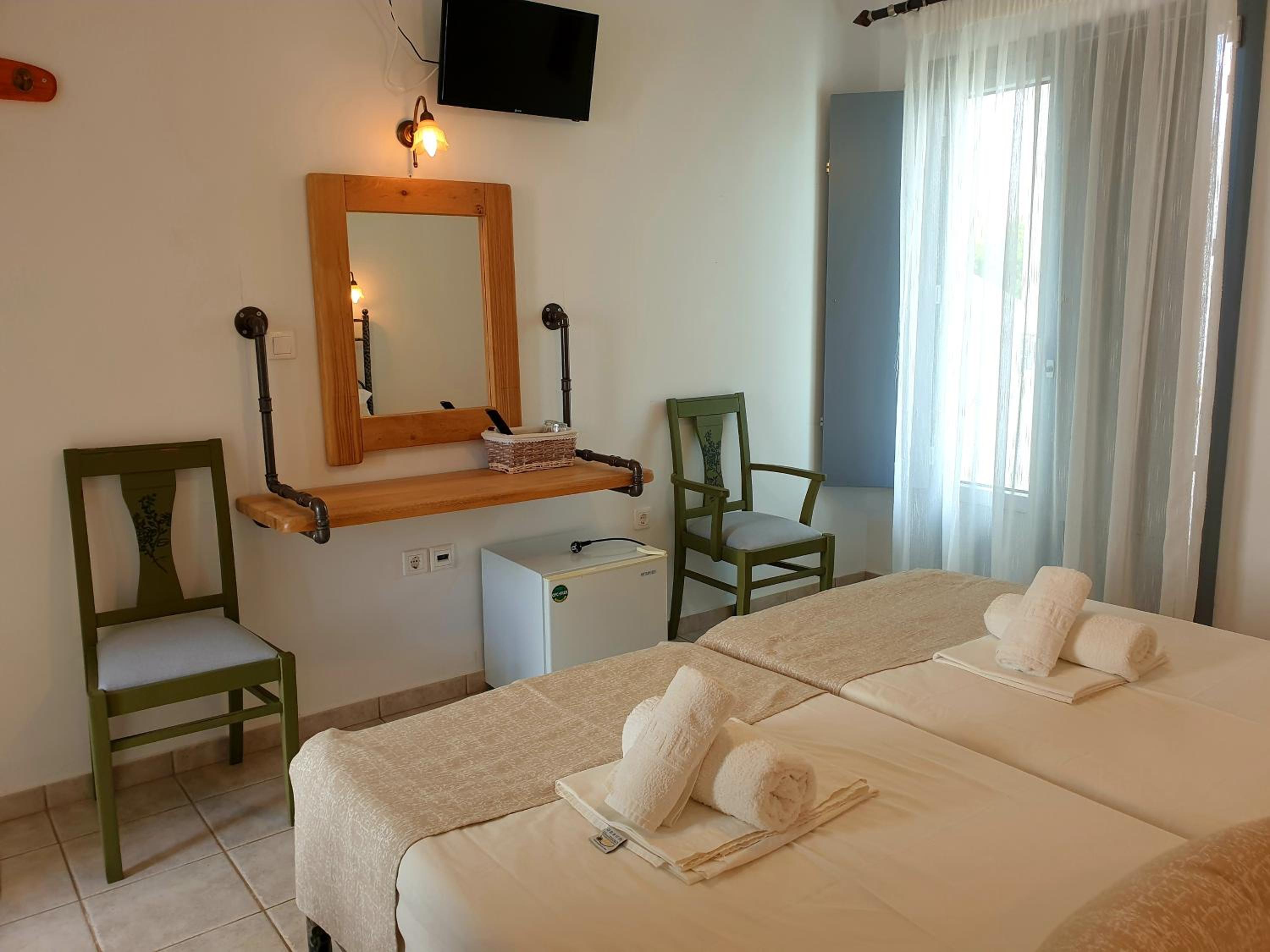 Double Room with Balcony and Sea View - Photo 9