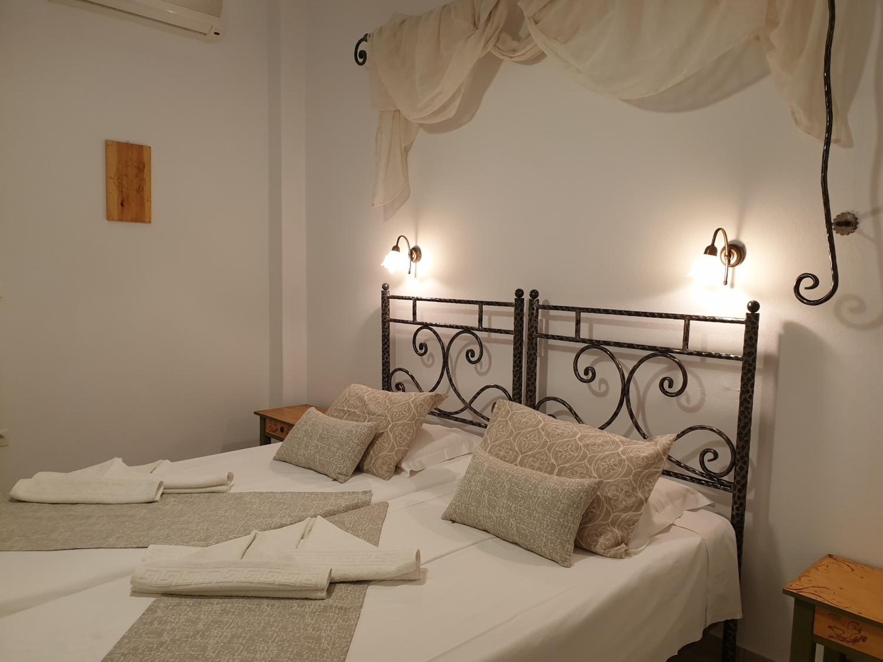 Double Room with Balcony and Sea View - Photo 1