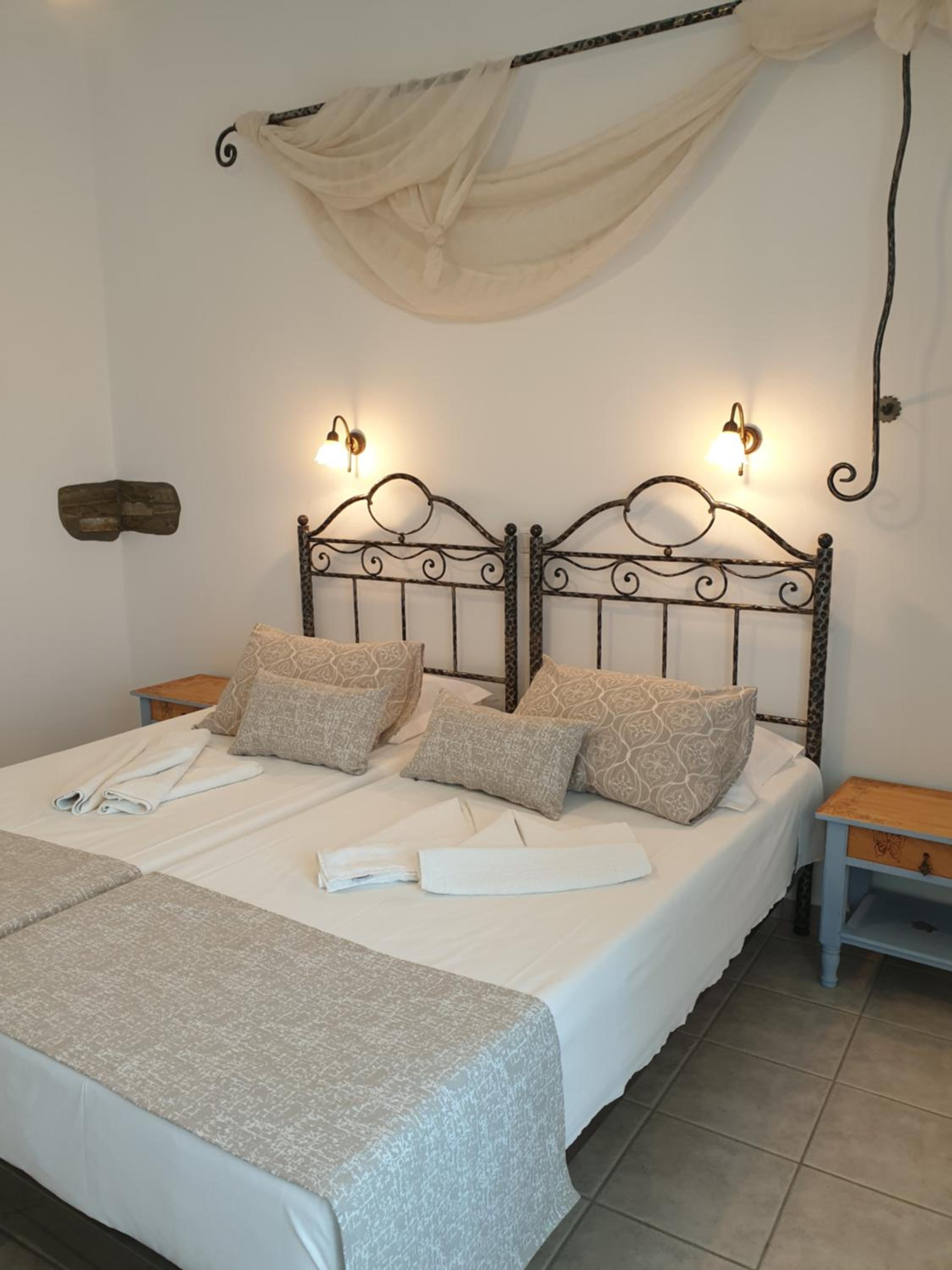 Double Room with Balcony and Sea View - Photo 7
