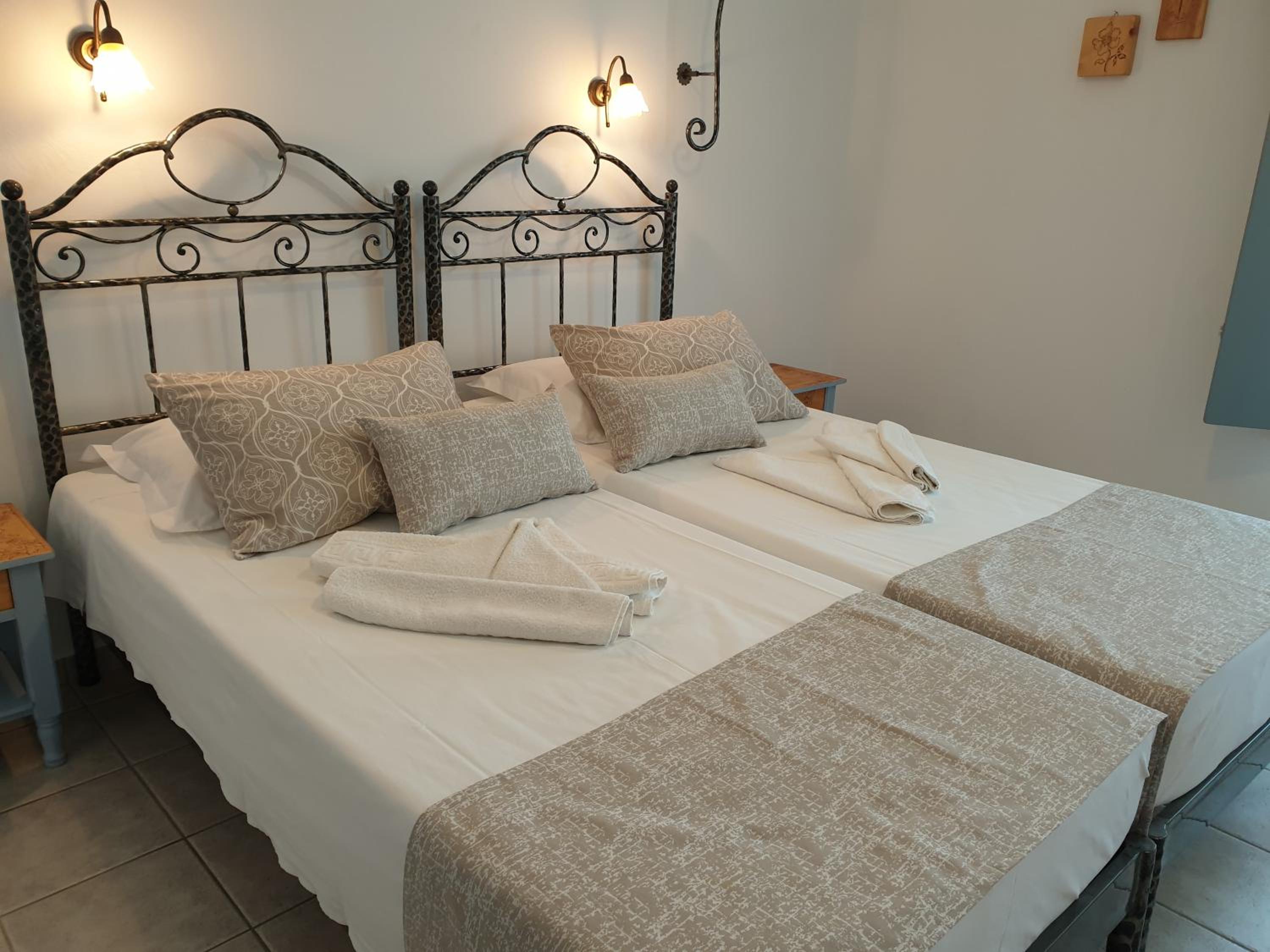 Double Room with Balcony and Sea View - Photo 4