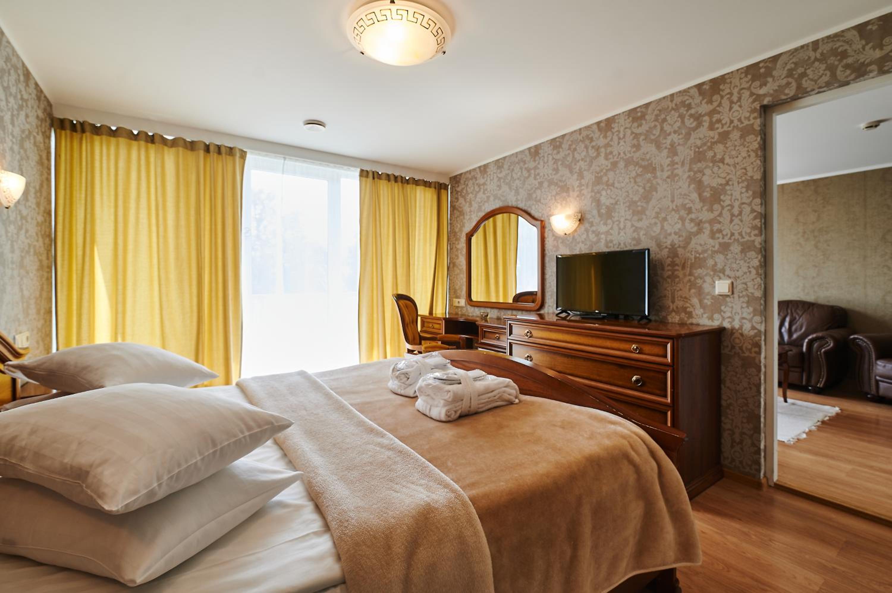 Presidential Suite with Spa Access photo 2