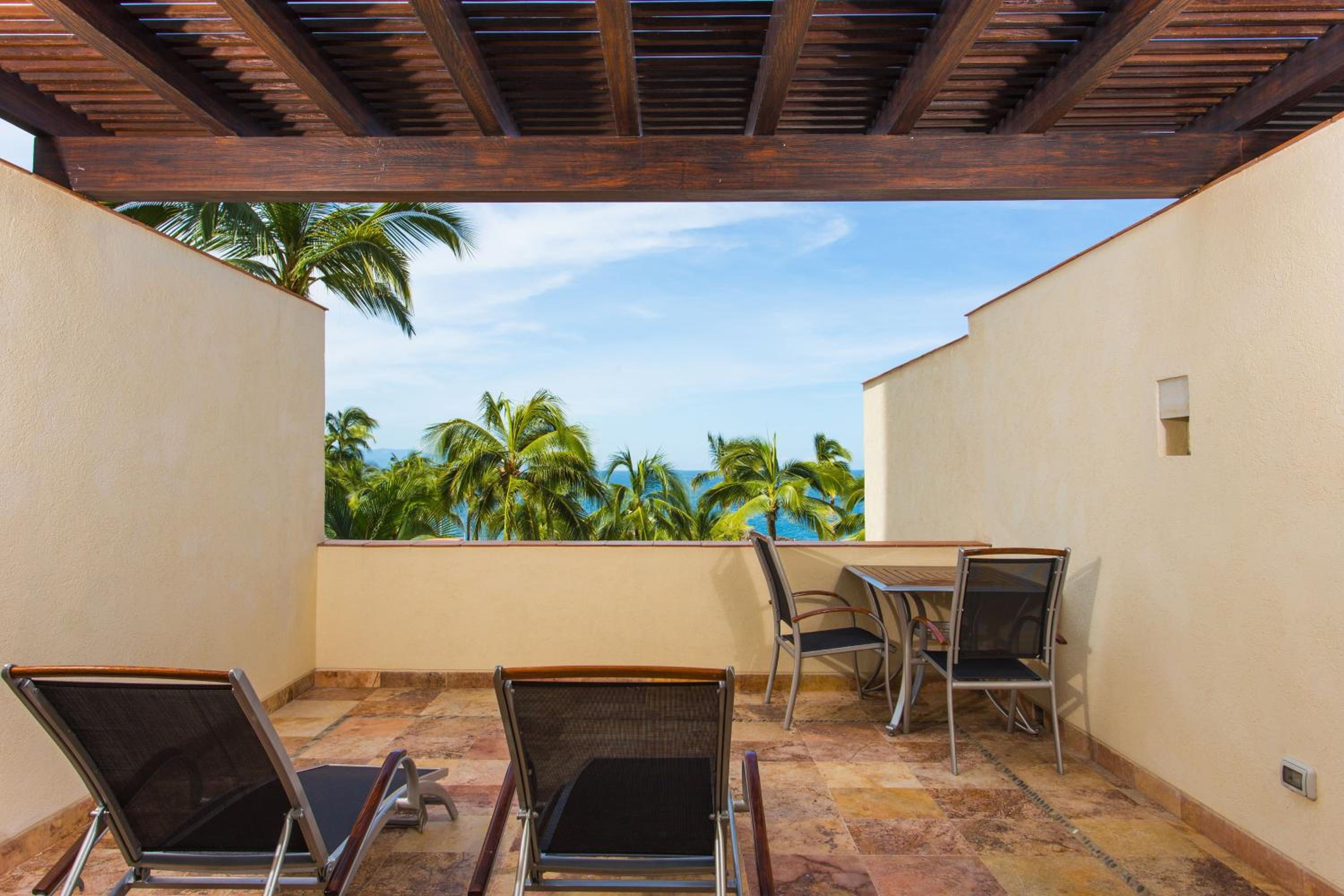 Guest room, 1 King, Sunterrace view, Garden view, Low floor photo 2
