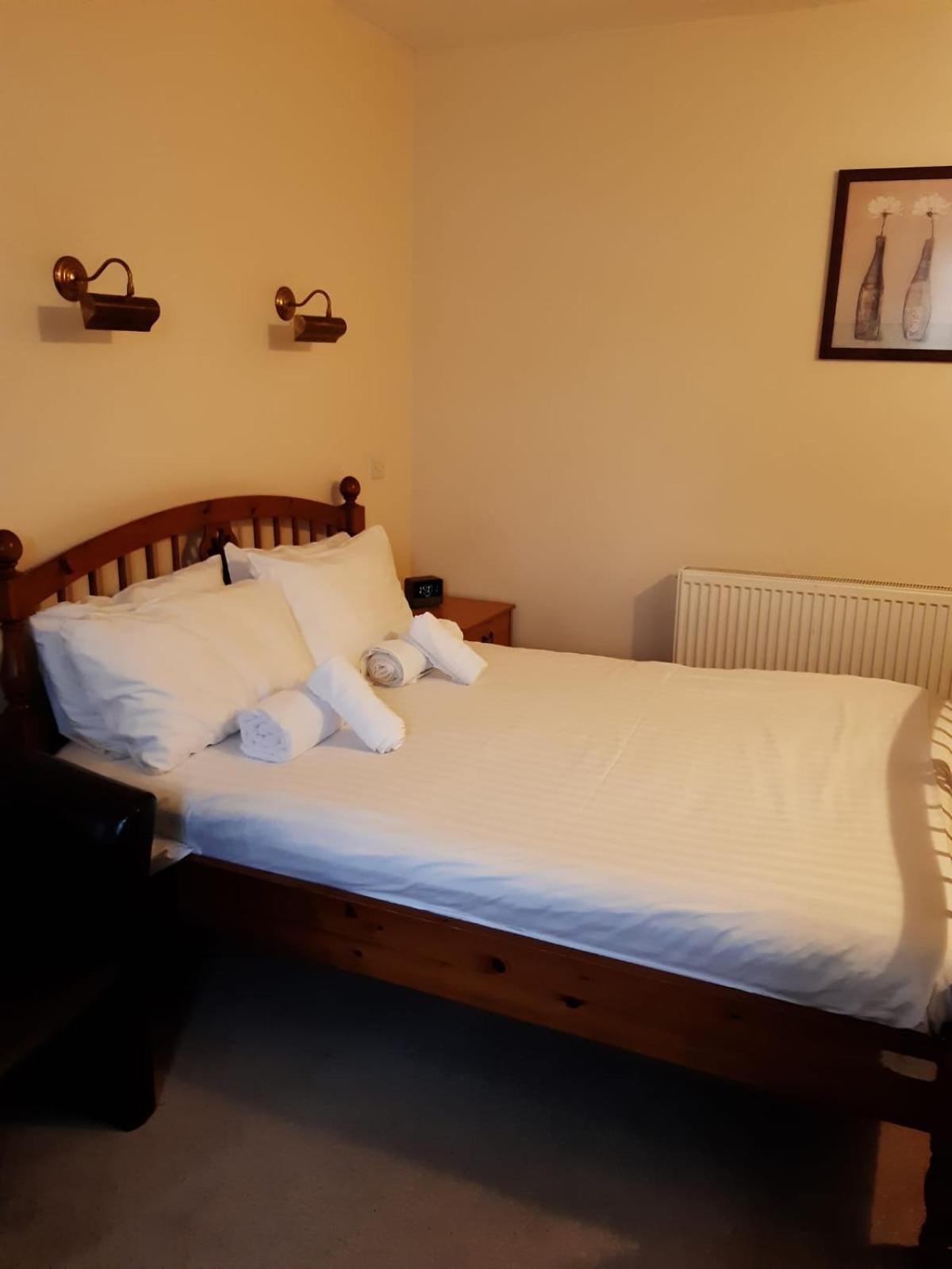 Twin Room with Private Bathroom - Photo 3