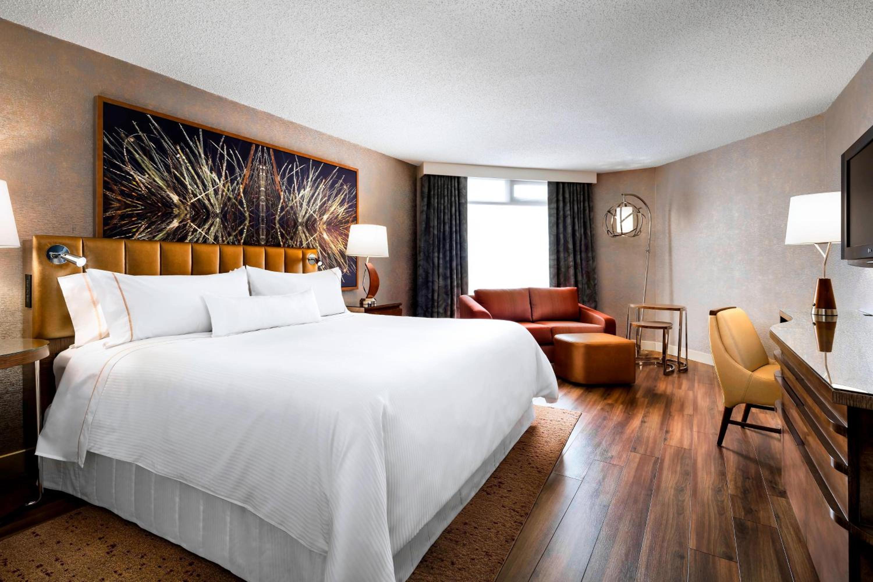 Traditional, Guest room, 1 King - Photo 1