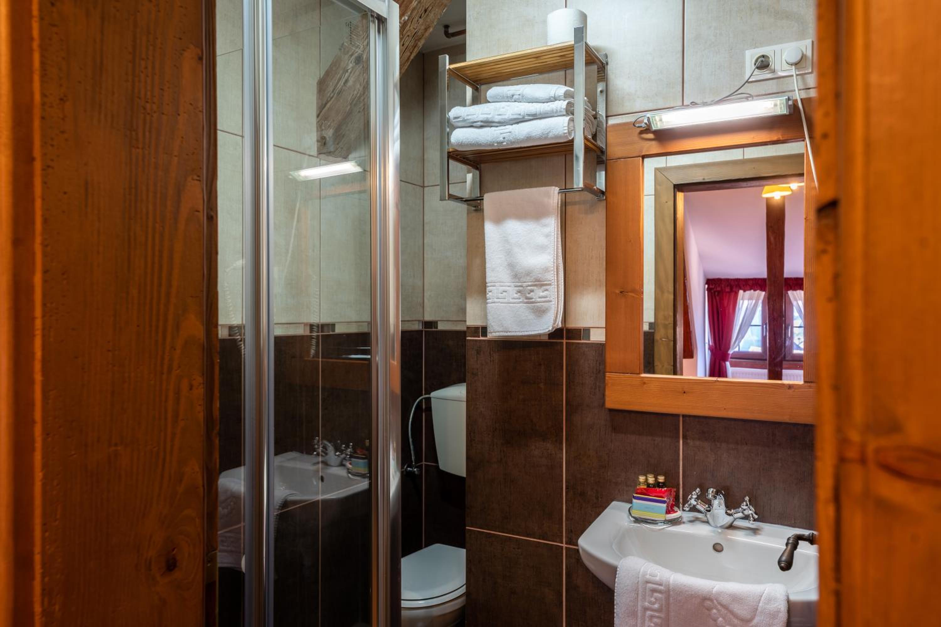 Double Room - Photo 7