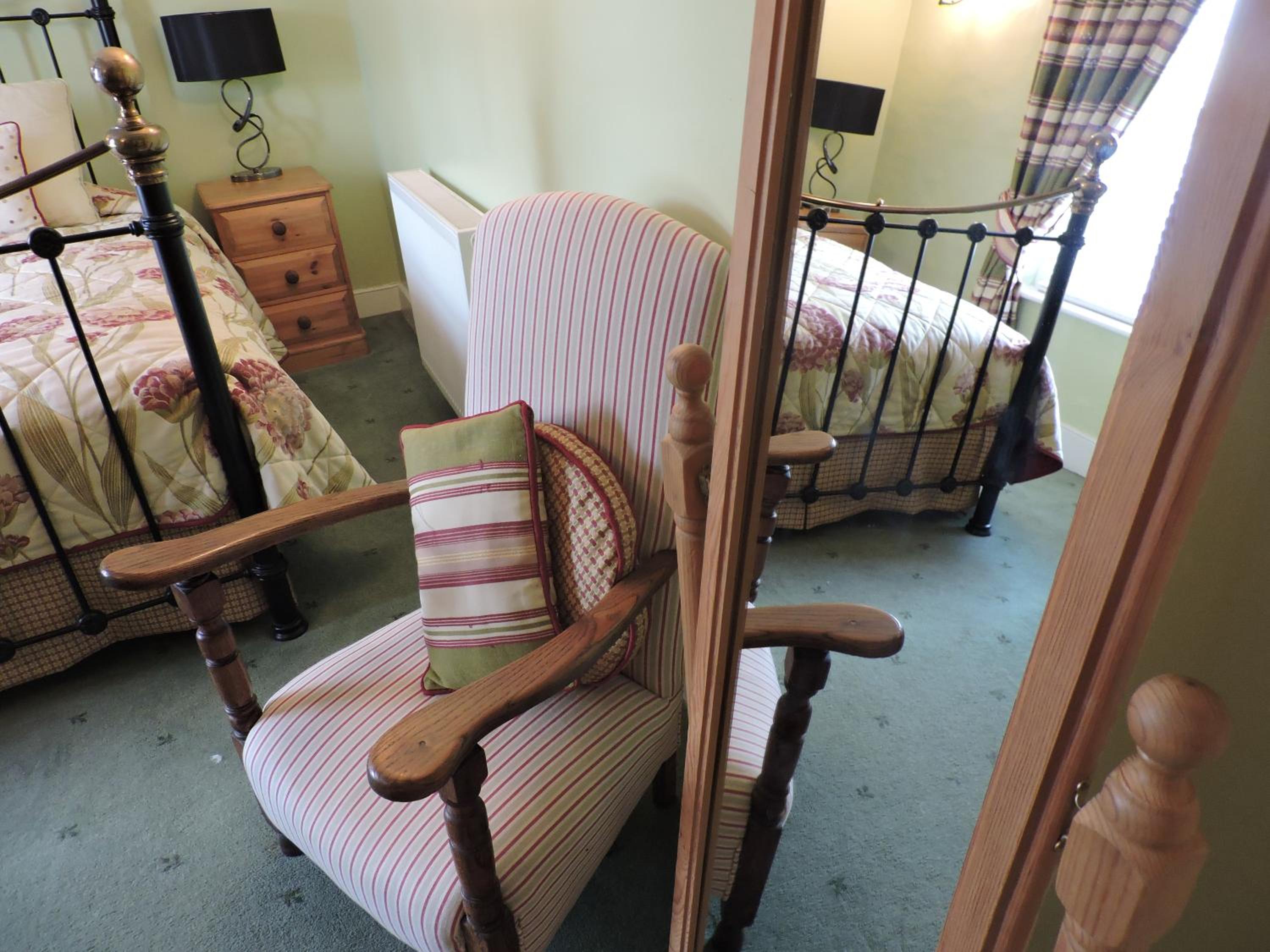 Double Room with Private Bathroom - Photo 1