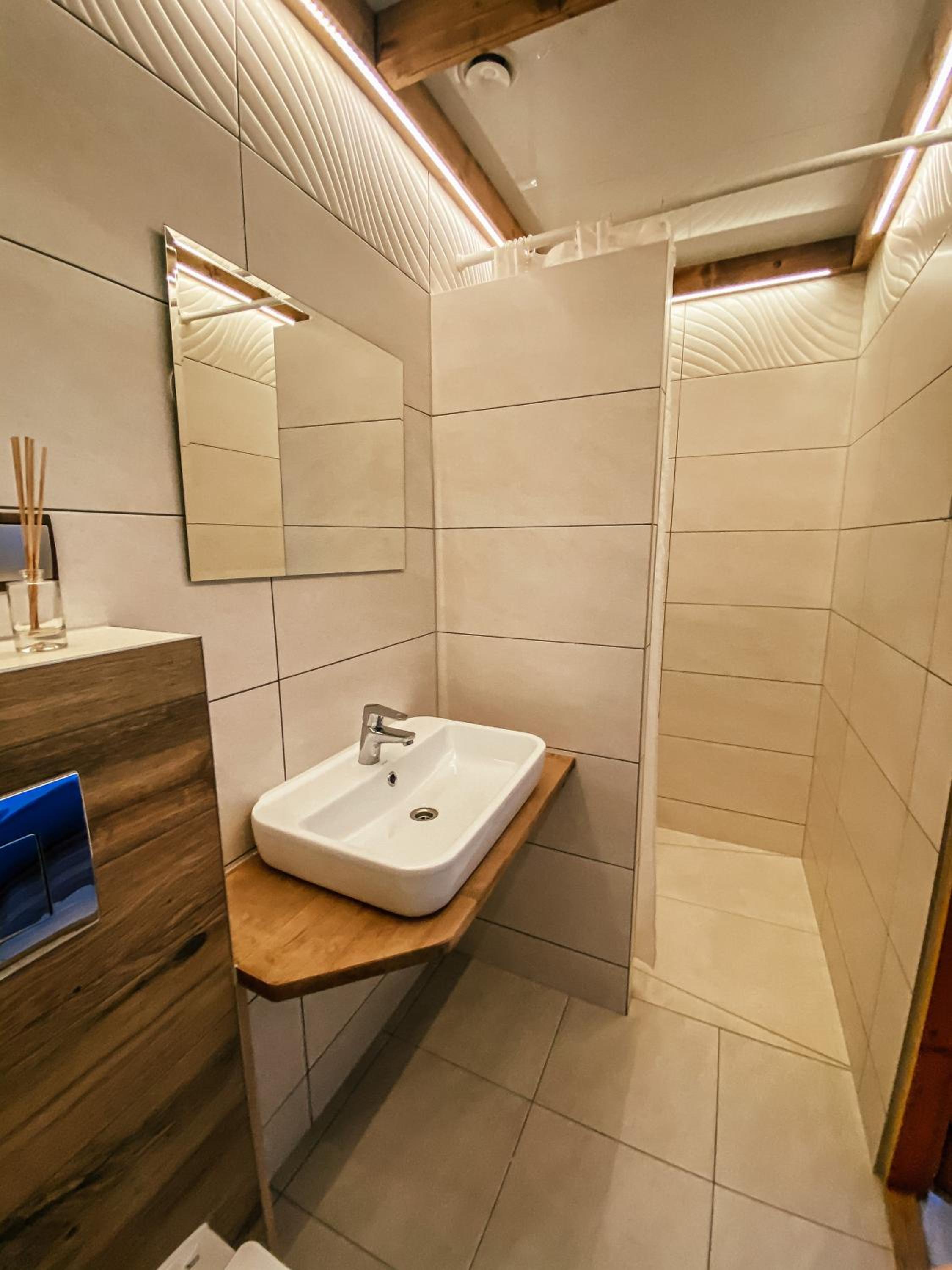 Triple Room with Balcony - Photo 4