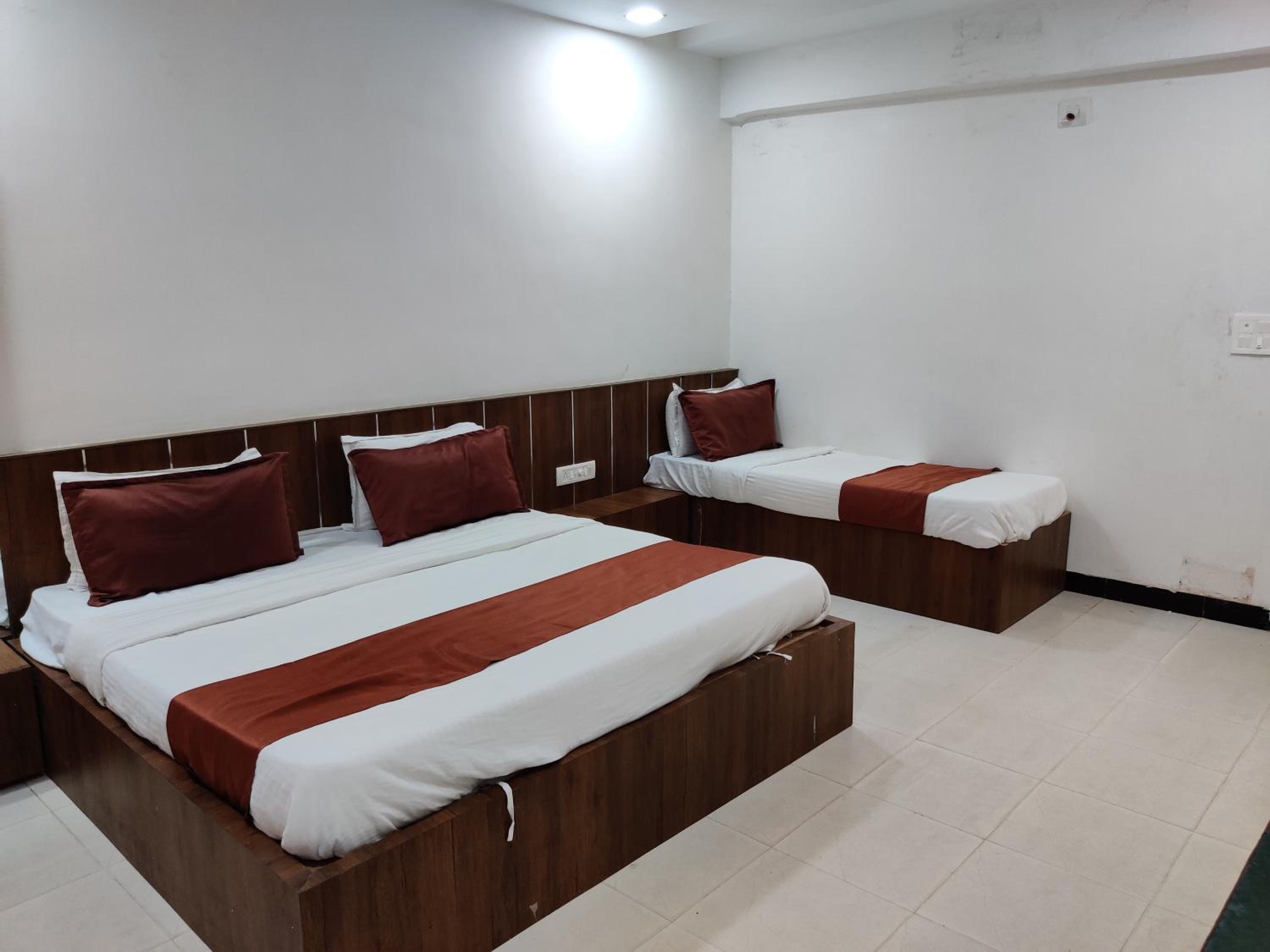 Basic Triple Room - Photo 18