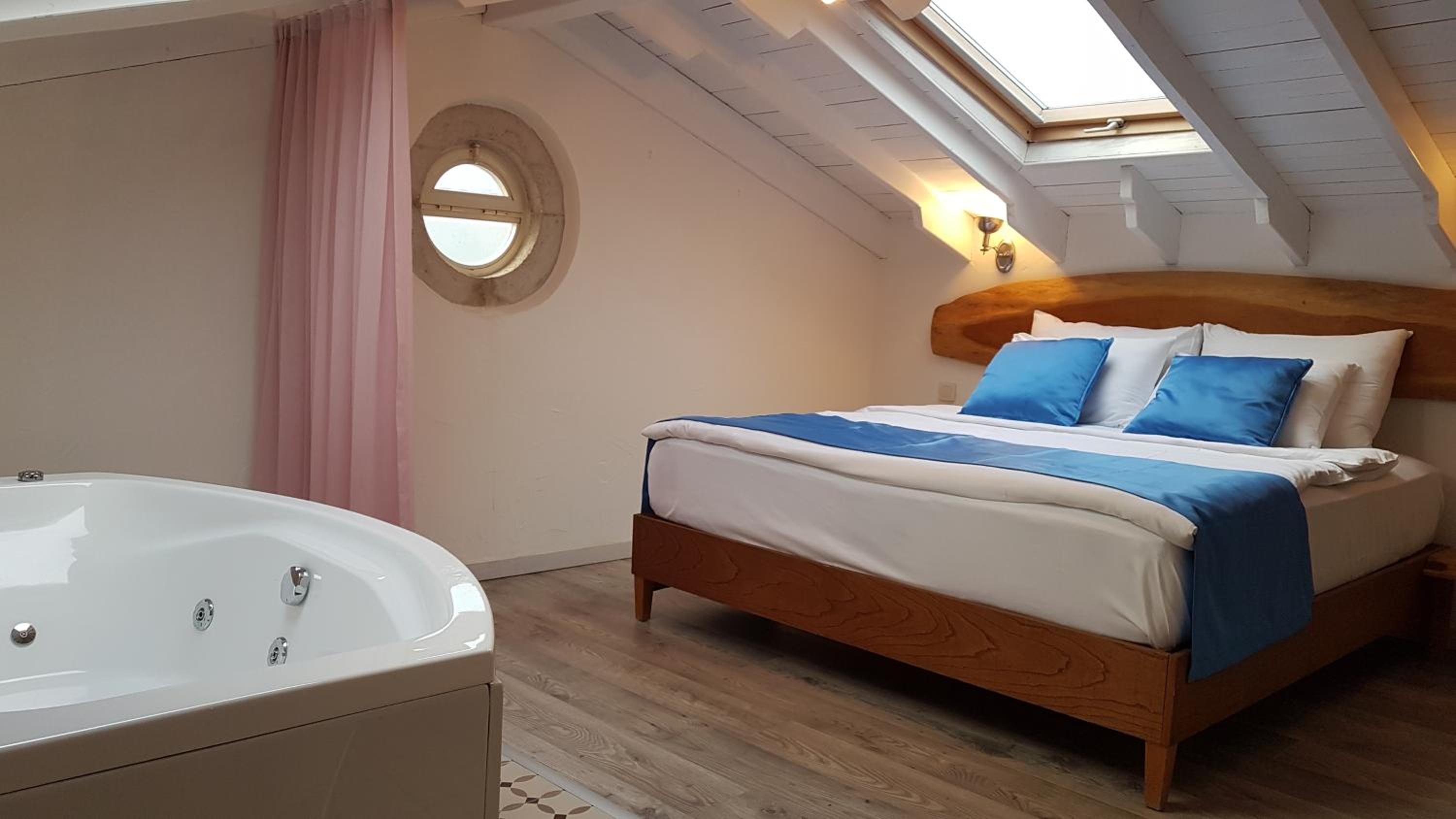 Double Room with Spa Bath