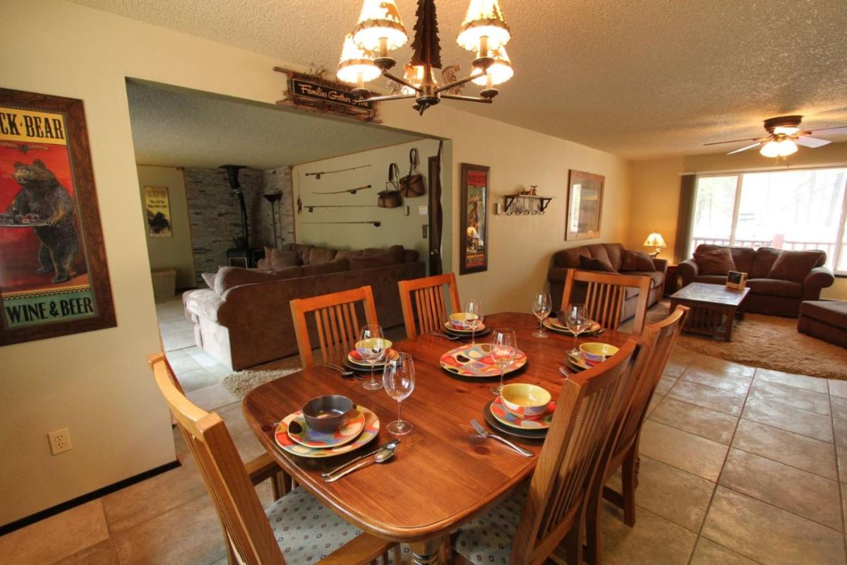 Two-Bedroom Holiday Home photo 2