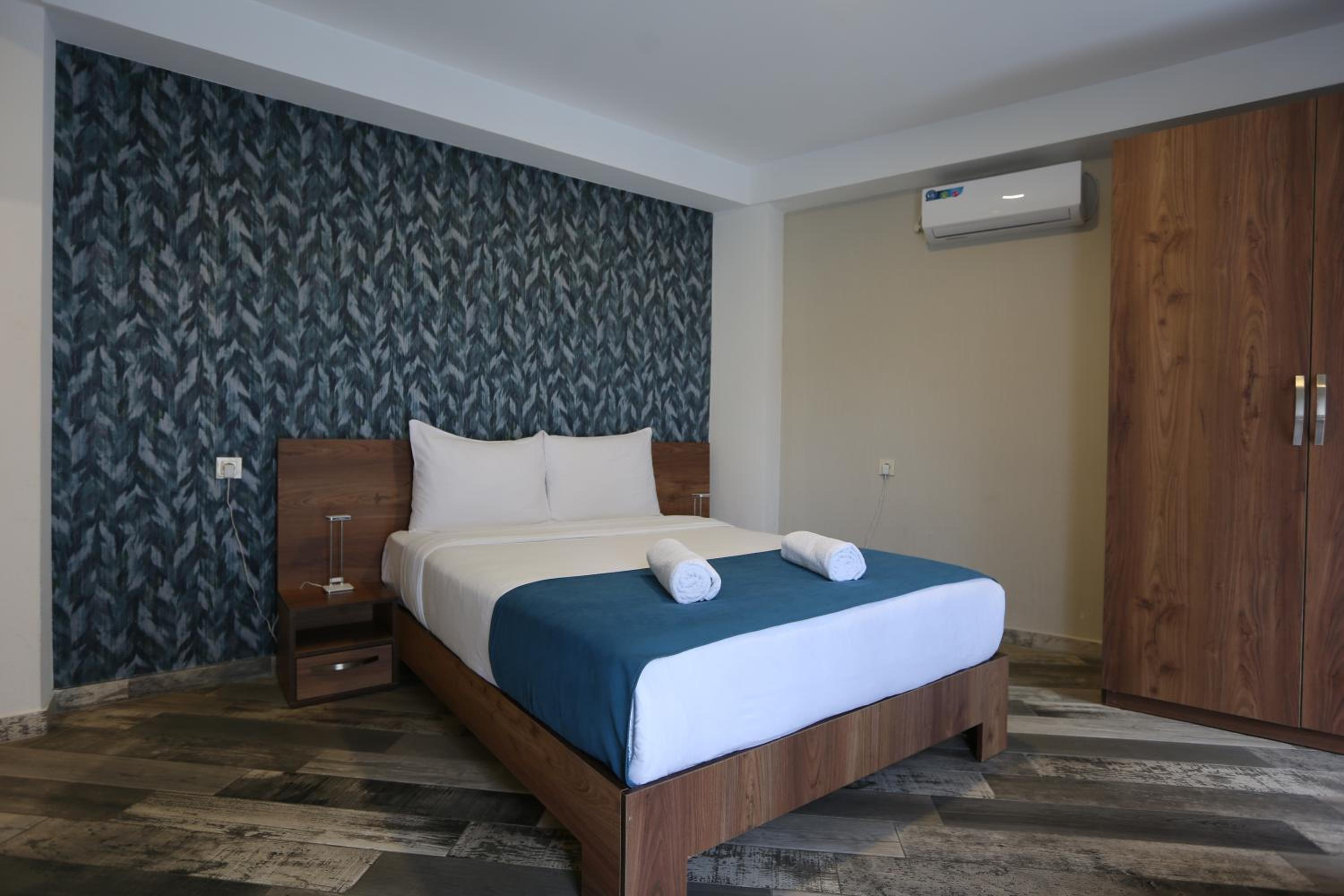 Double Room with Balcony - Photo 18