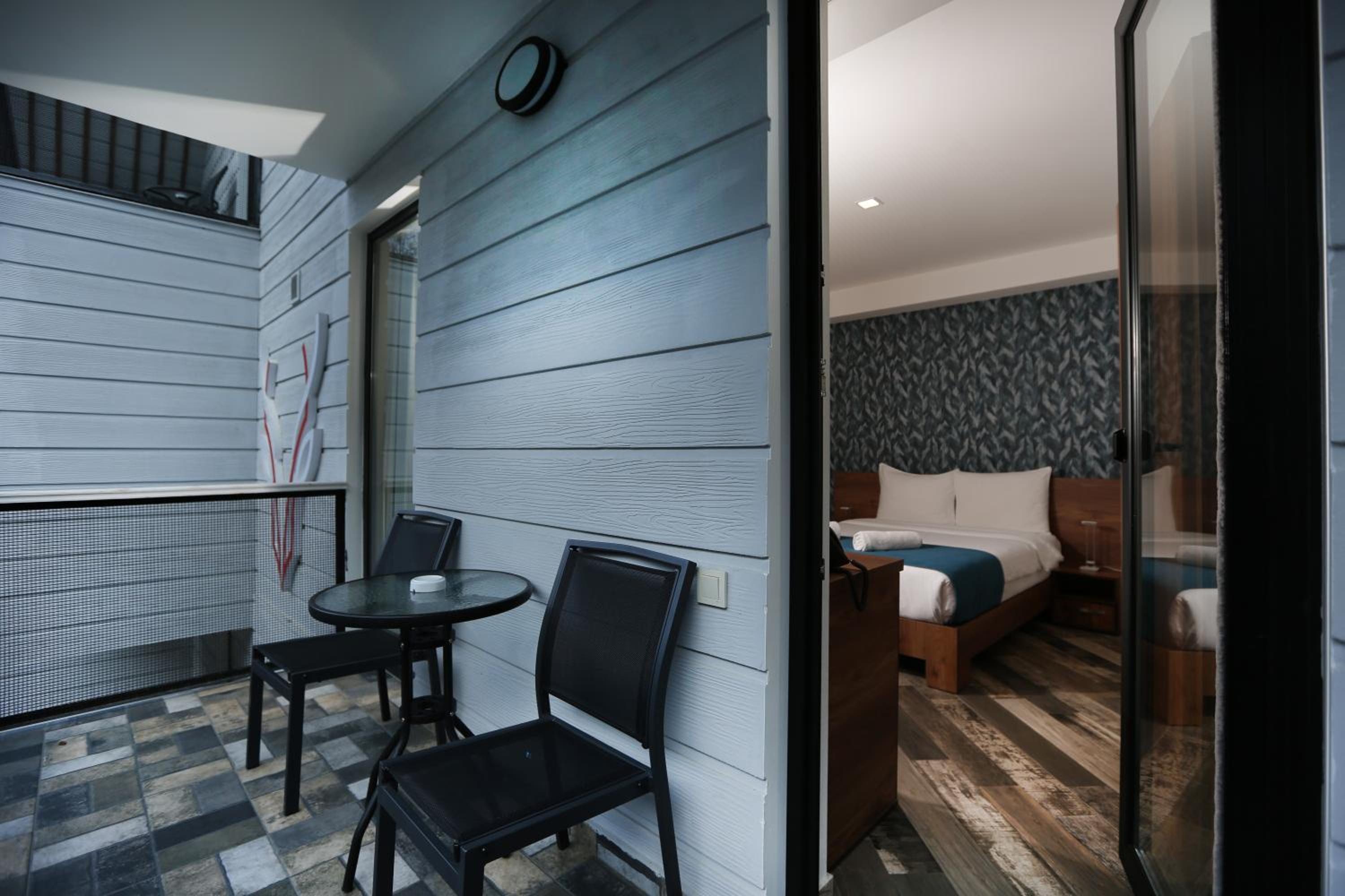 Double Room with Balcony - Photo 20