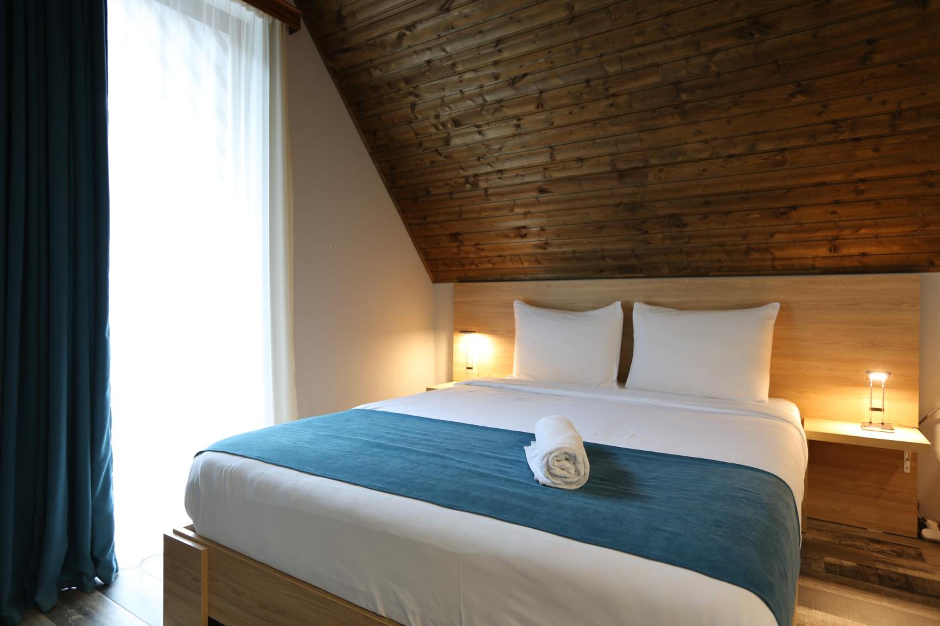Quadruple Room with Balcony - Photo 34