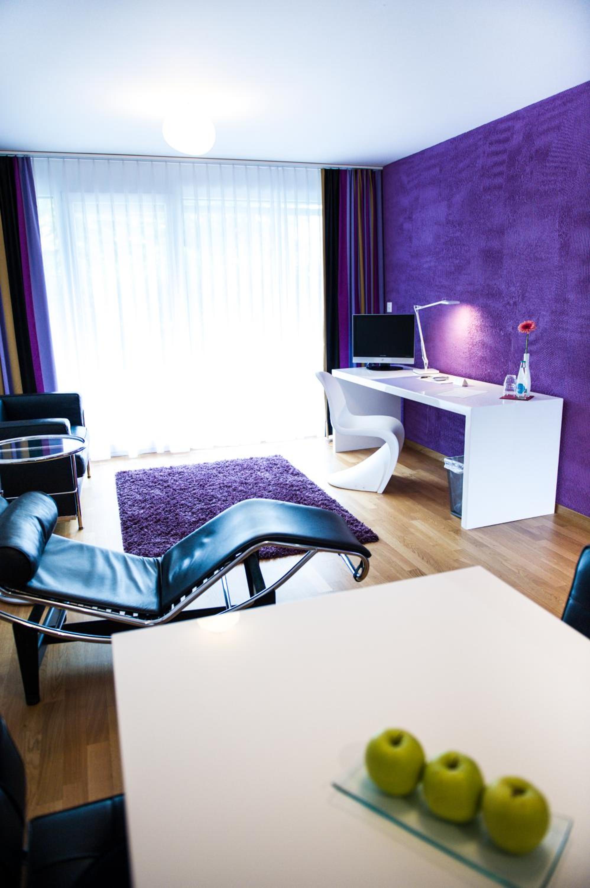 Two-Bedroom Apartment - Pet Friendly - Photo 3