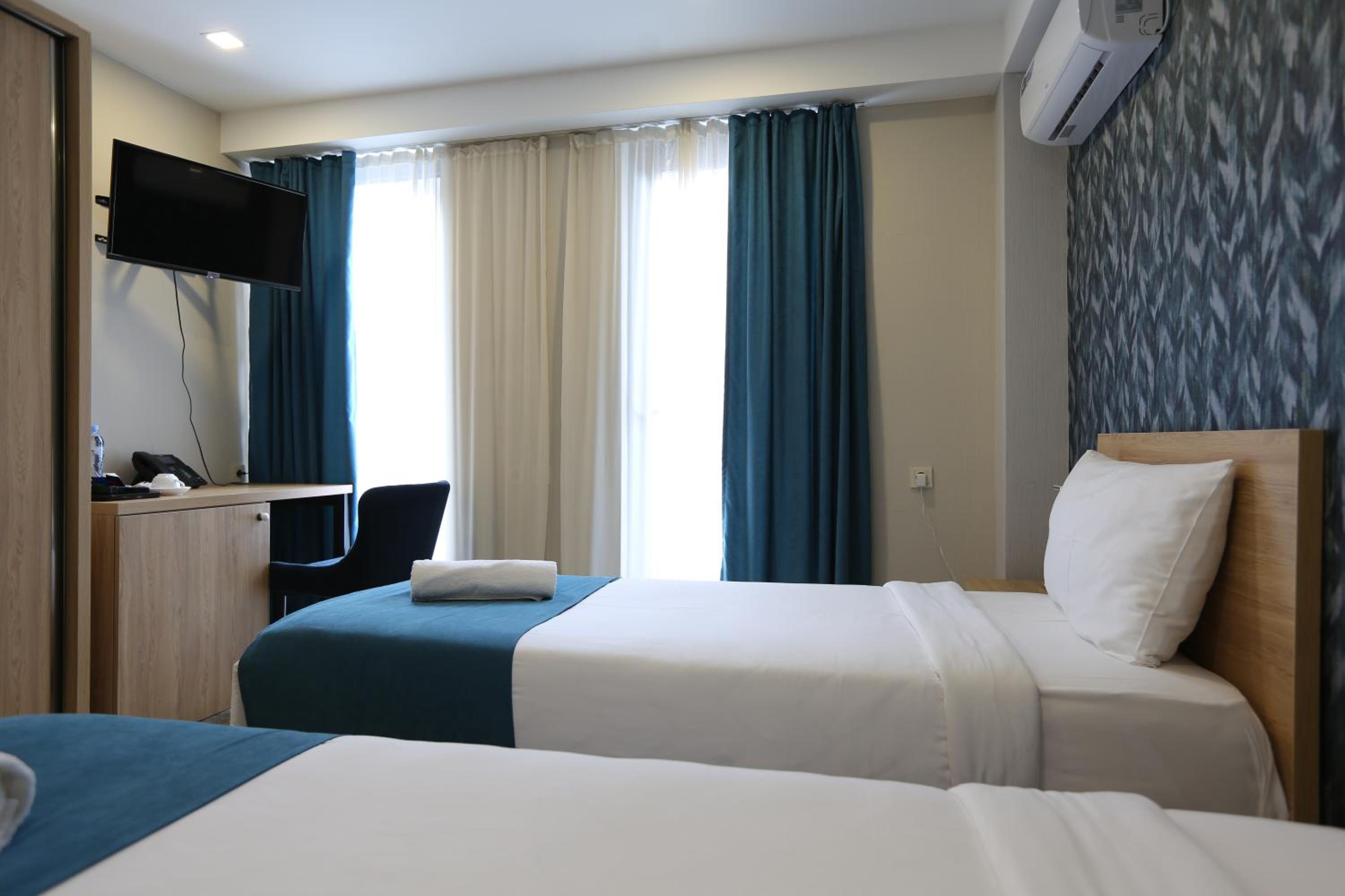 Twin Room with Balcony photo 2