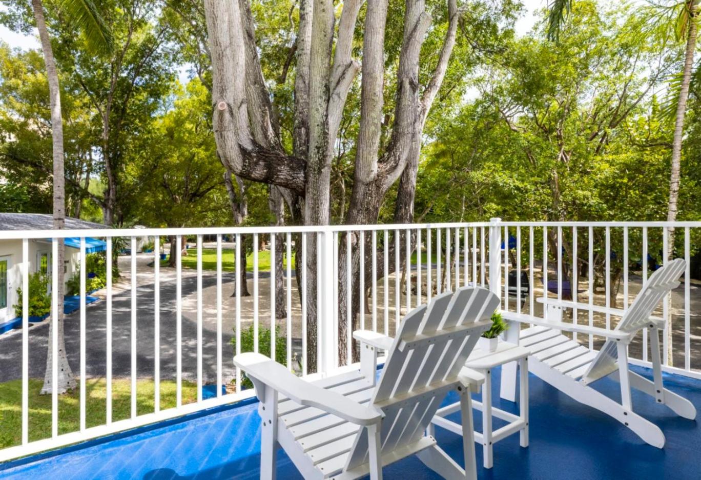 Deluxe Suite with Ocean View - Photo 2