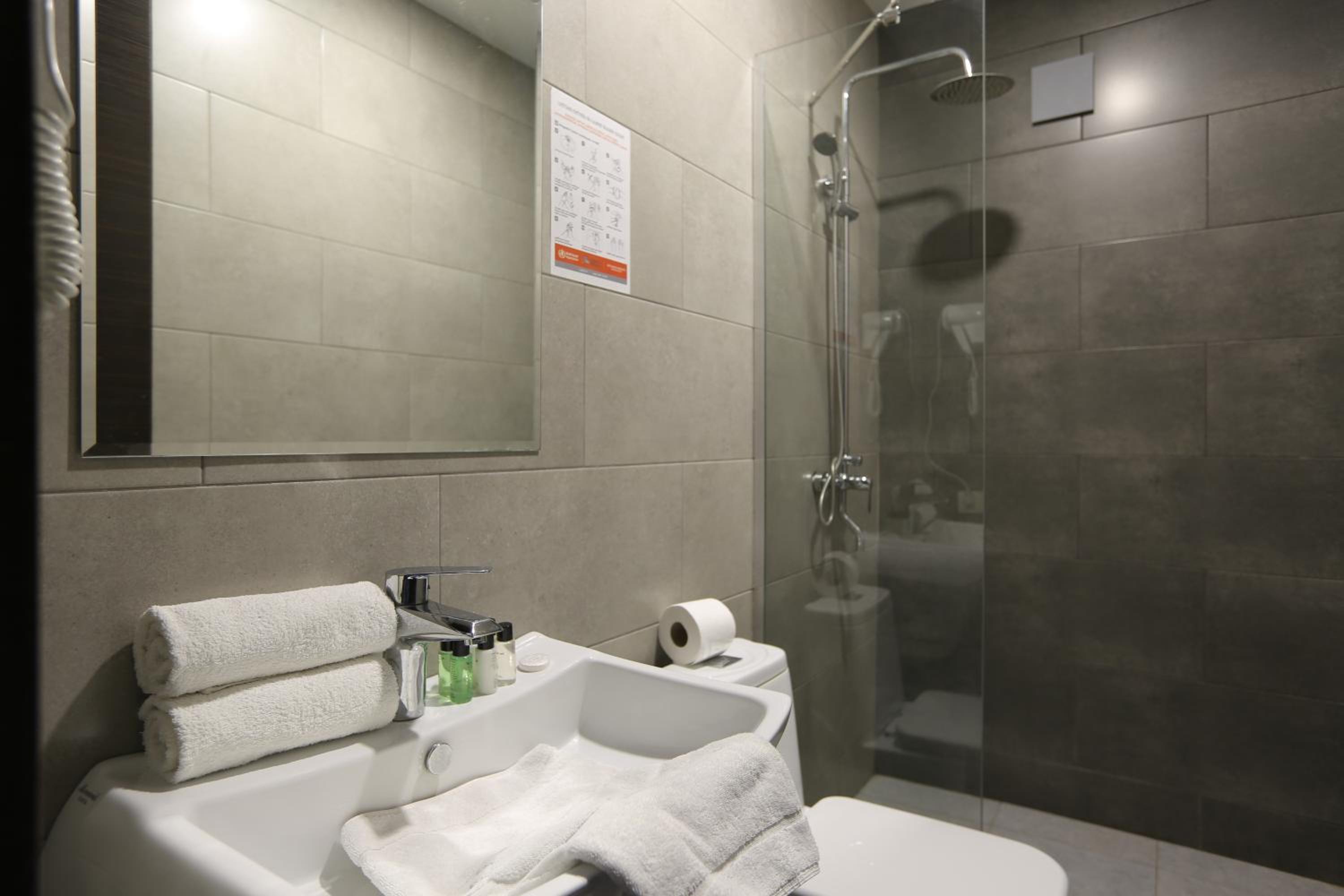 Deluxe Double Room with Balcony - Photo 35