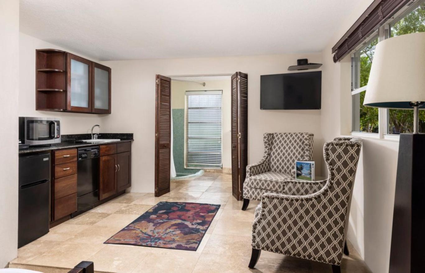 Suite with Garden View - Photo 2
