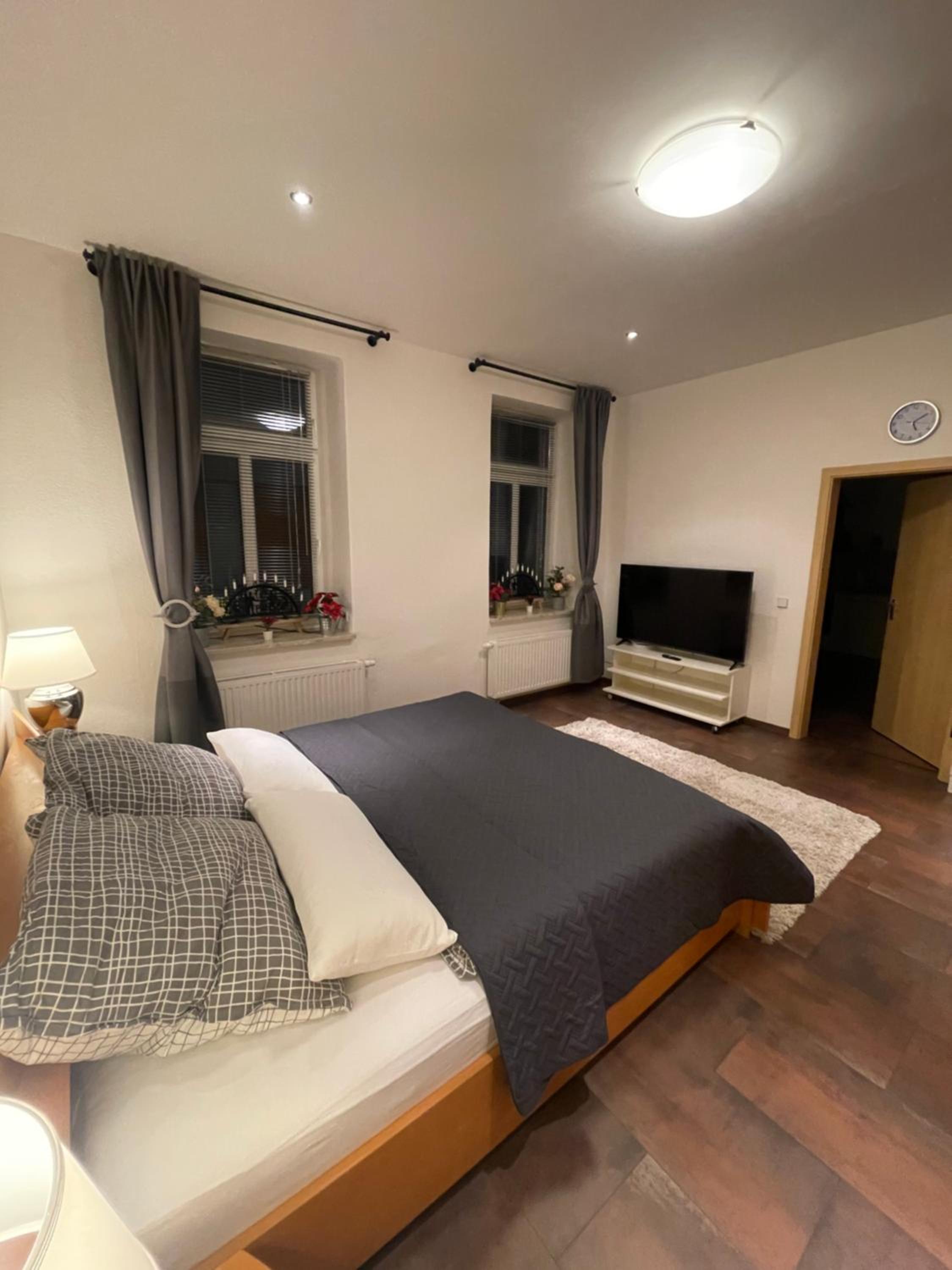 One-Bedroom Apartment - Photo 1