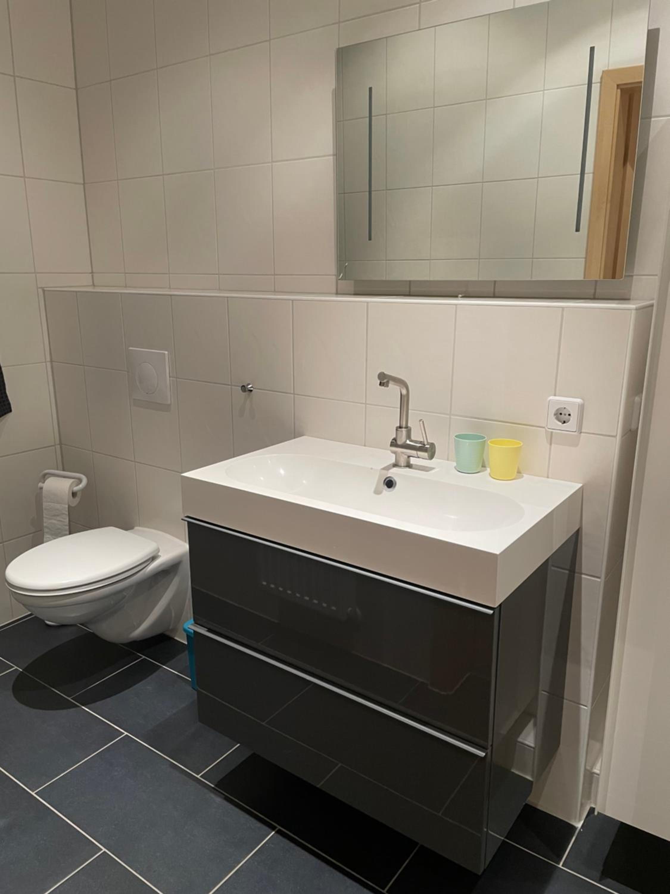 One-Bedroom Apartment - Photo 2